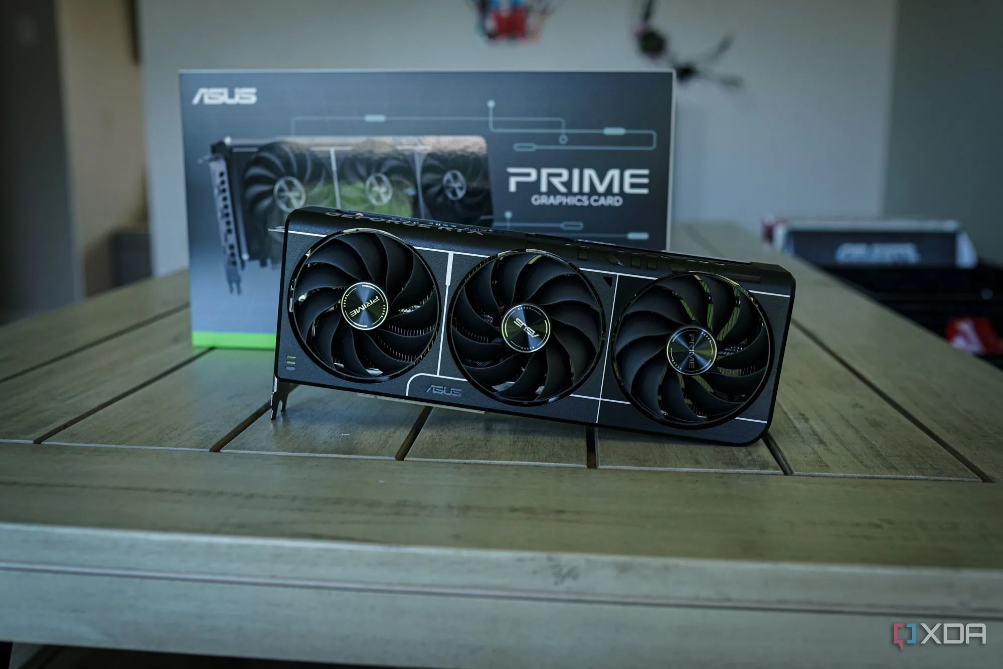 Card đồ họa Nvidia RTX 5060 Ti với thiết kế tản nhiệt kép