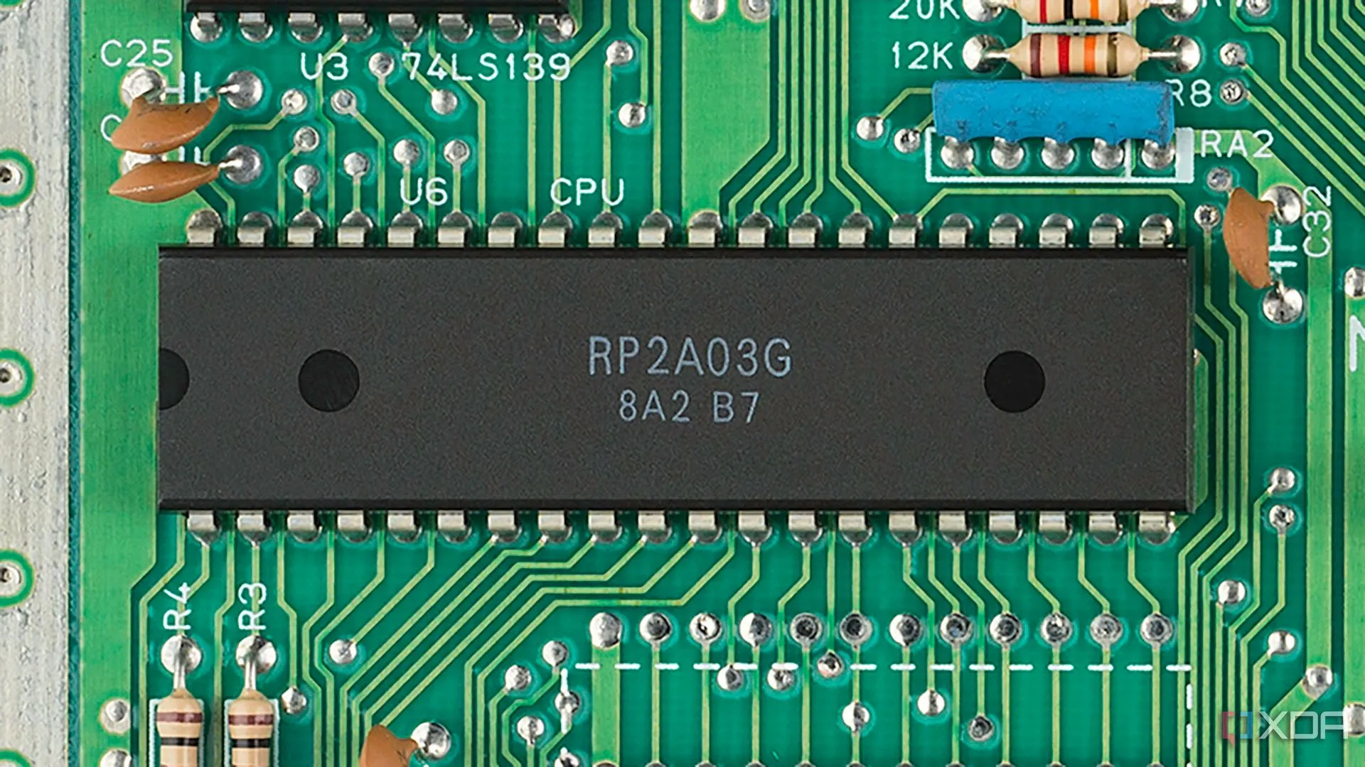 Chip Ricoh 6502 CPU trong NES