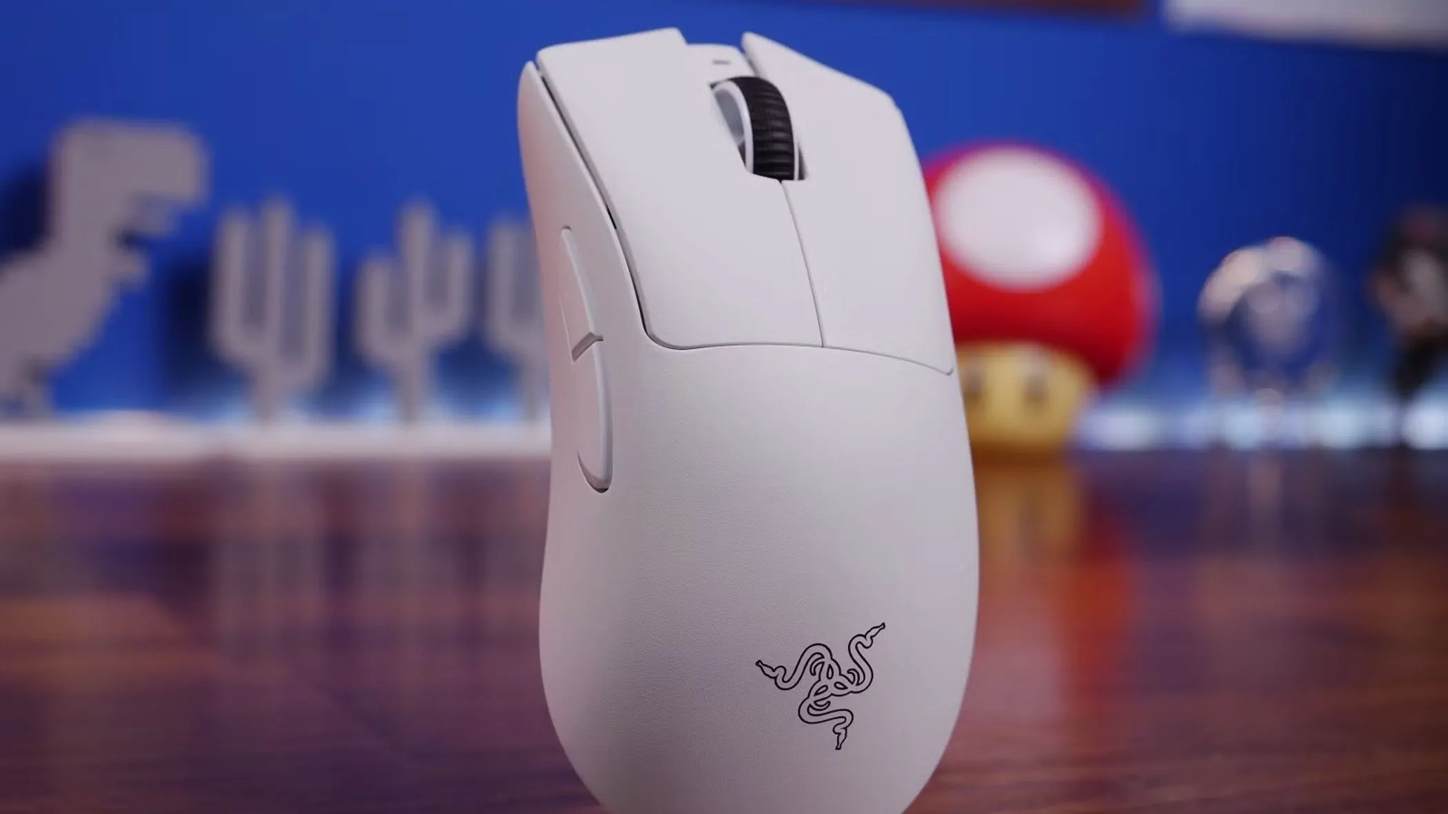 Chuột gaming Razer DeathAdder V3 Pro với thông số Polling Rate 8000Hz, đại diện cho công nghệ tần số lấy mẫu cao.