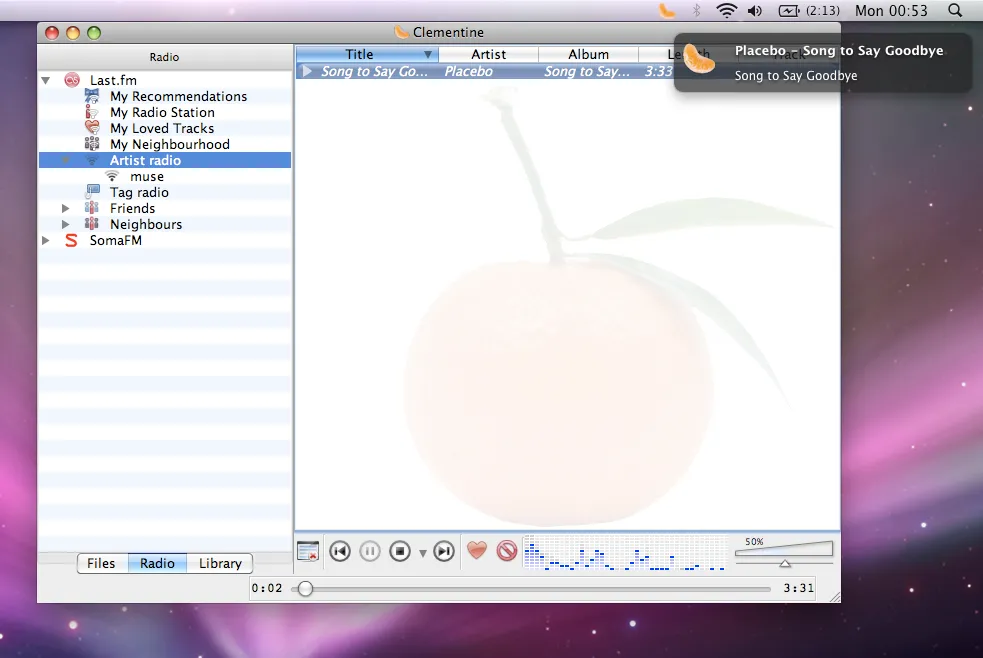 Clementine hoạt động trên macOS với cửa sổ phát nhạc và thông báo Growl về bài hát mới