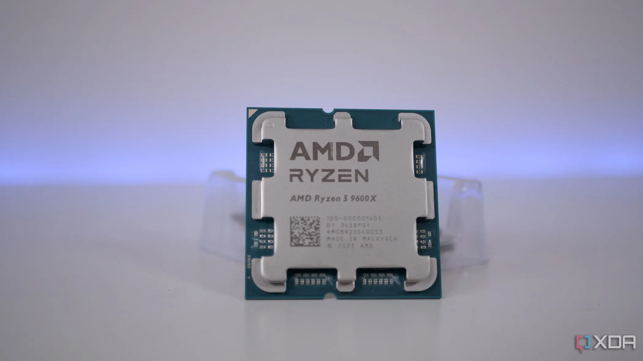 CPU AMD Ryzen 5 9600X cận cảnh, đại diện cho các lựa chọn CPU gaming tầm trung với hiệu suất tối ưu.