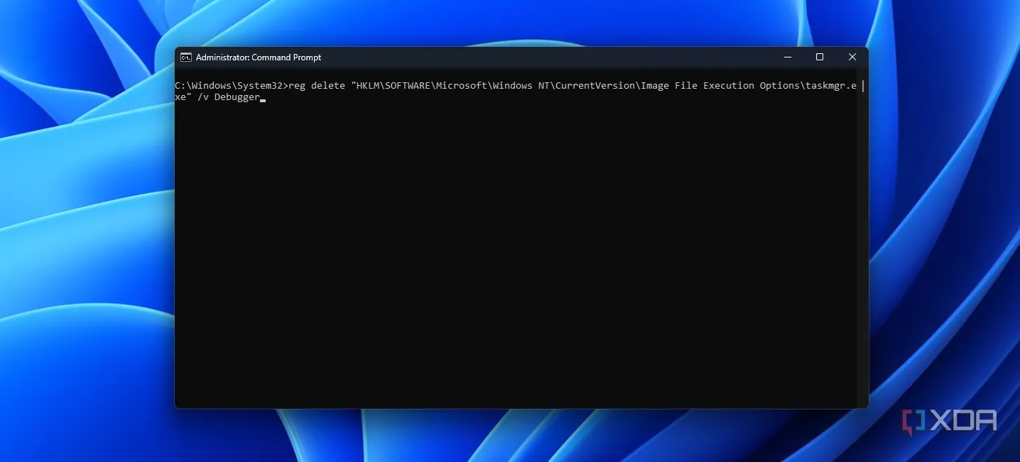Cửa sổ Command Prompt hiển thị lệnh xóa mục Debugger để khôi phục Trình quản lý Tác vụ mặc định.