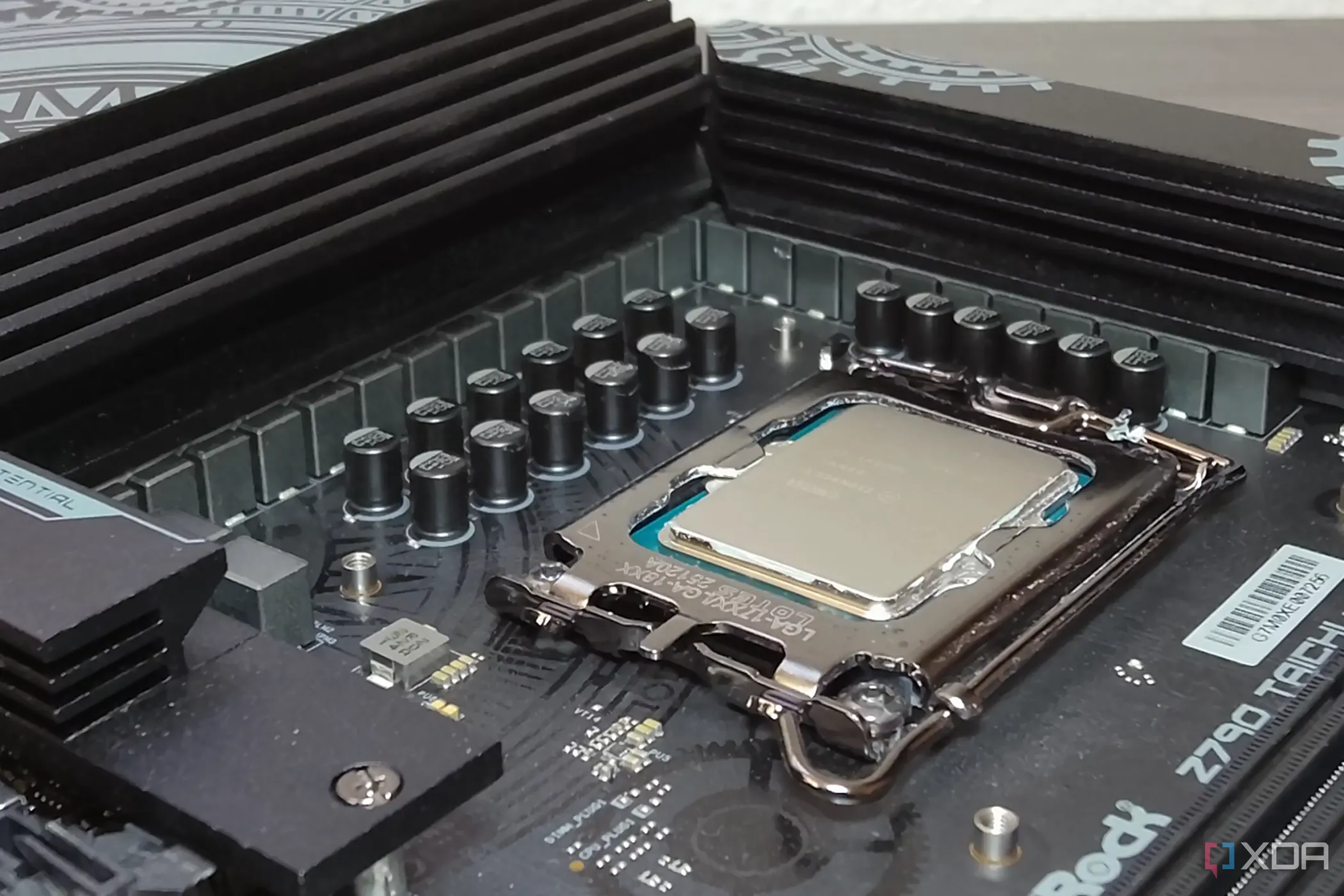 Cụm VRM (Voltage Regulator Module) trên bo mạch chủ Z790 Taichi Lite cung cấp điện ổn định