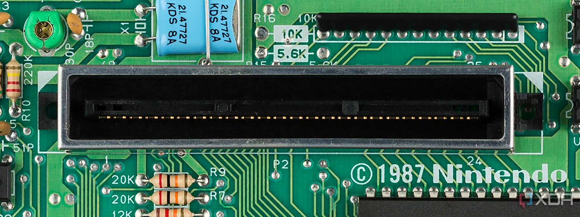Đầu nối 72 chân của cartridge NES