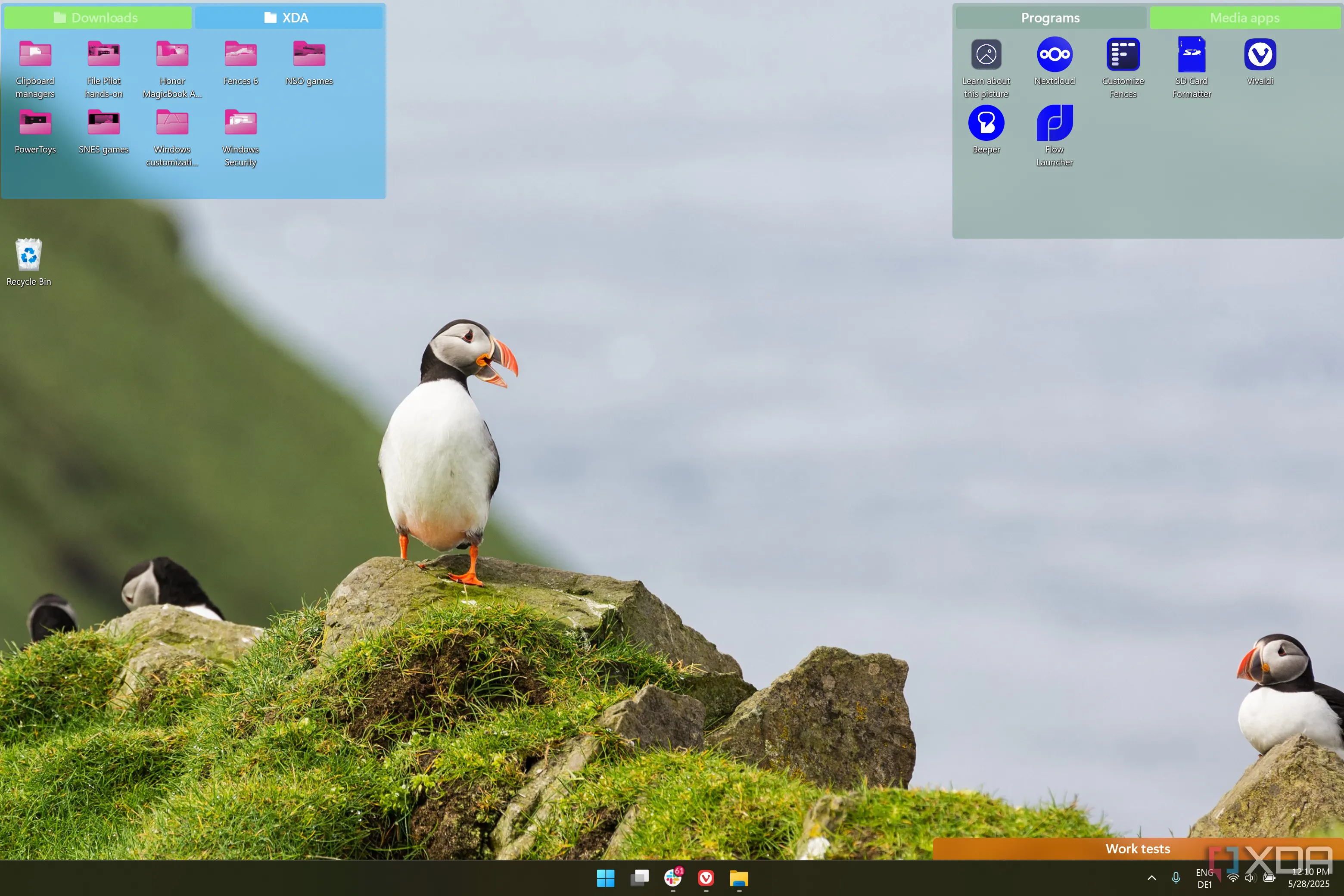 Desktop Windows 11 hiển thị các nhóm Fences 6 được sắp xếp khoa học