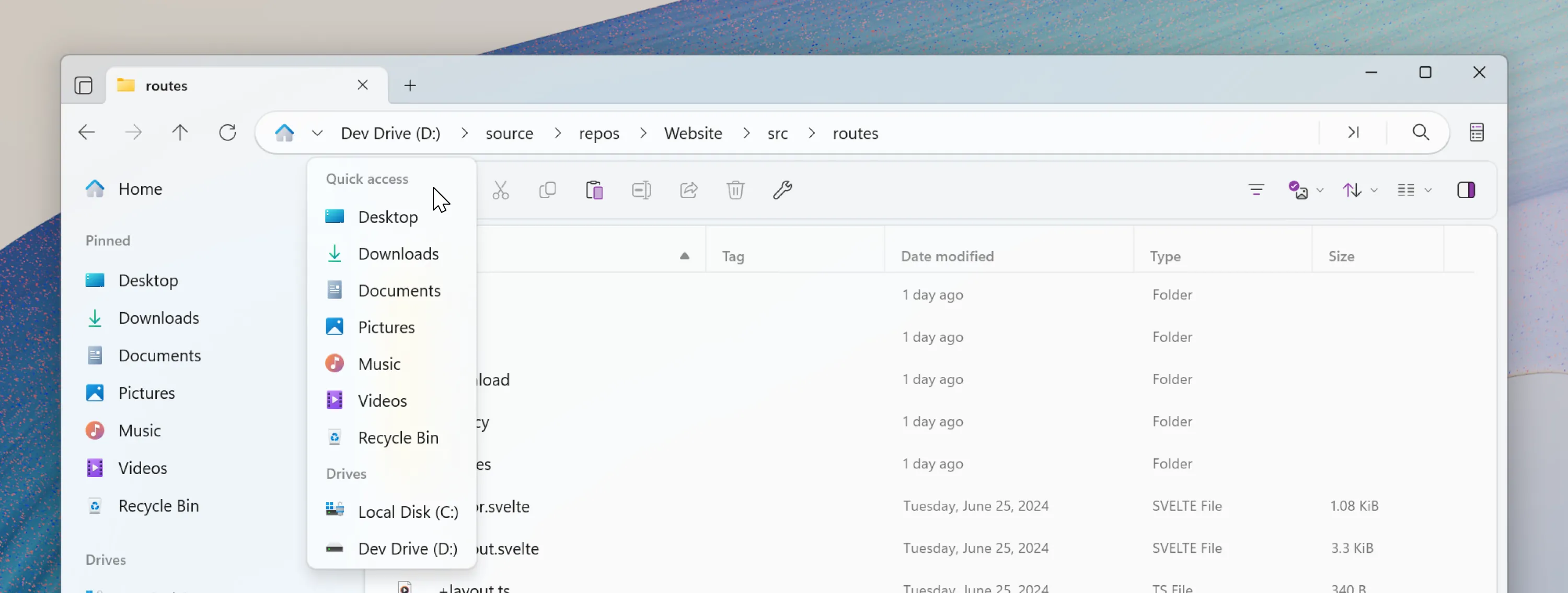 Files App hiển thị tính năng Omnibar mới với thanh breadcrumb và ô tìm kiếm tích hợp