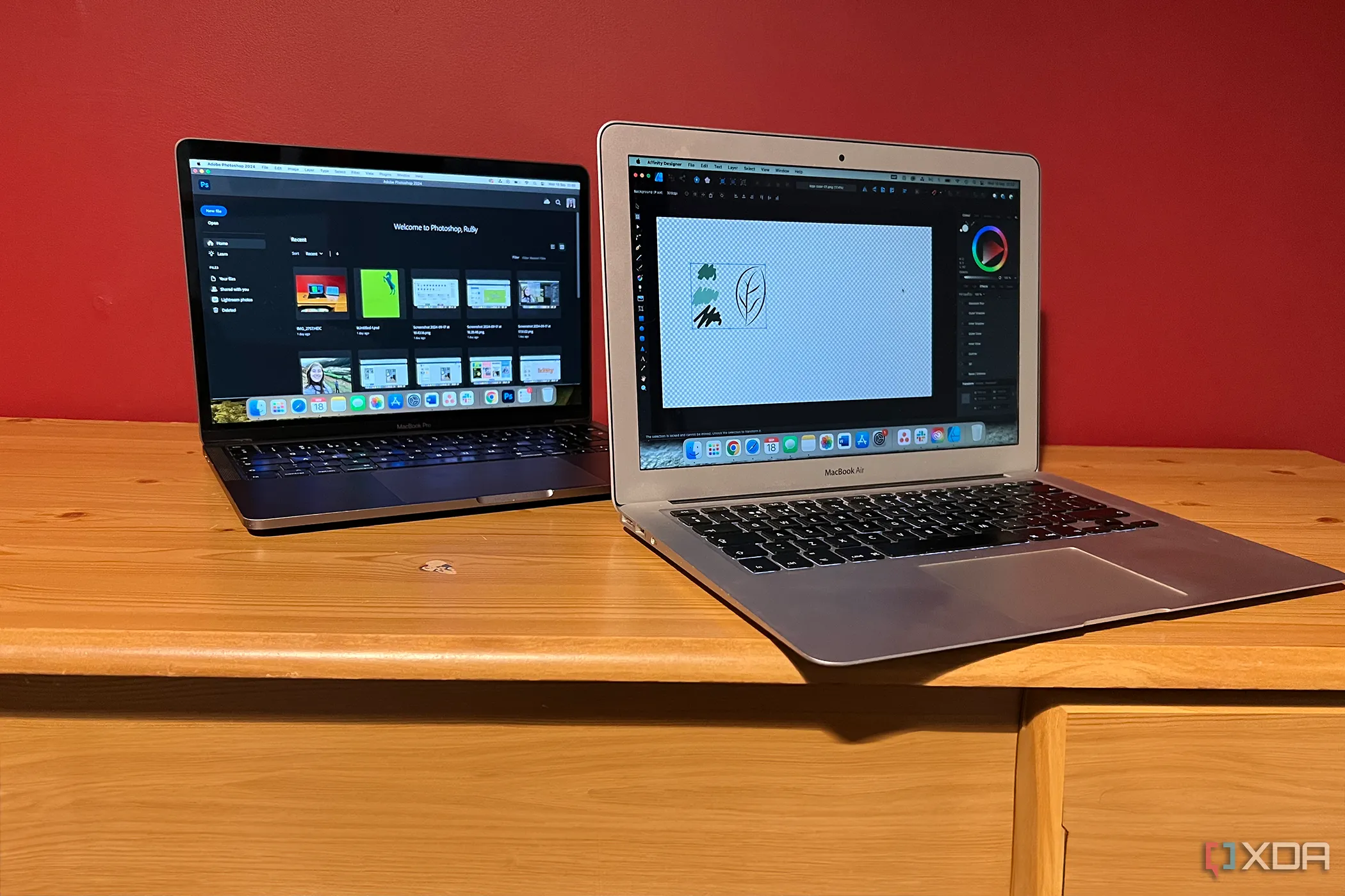 Giao diện Adobe Photoshop trên MacBook Pro và Affinity Designer trên MacBook Air