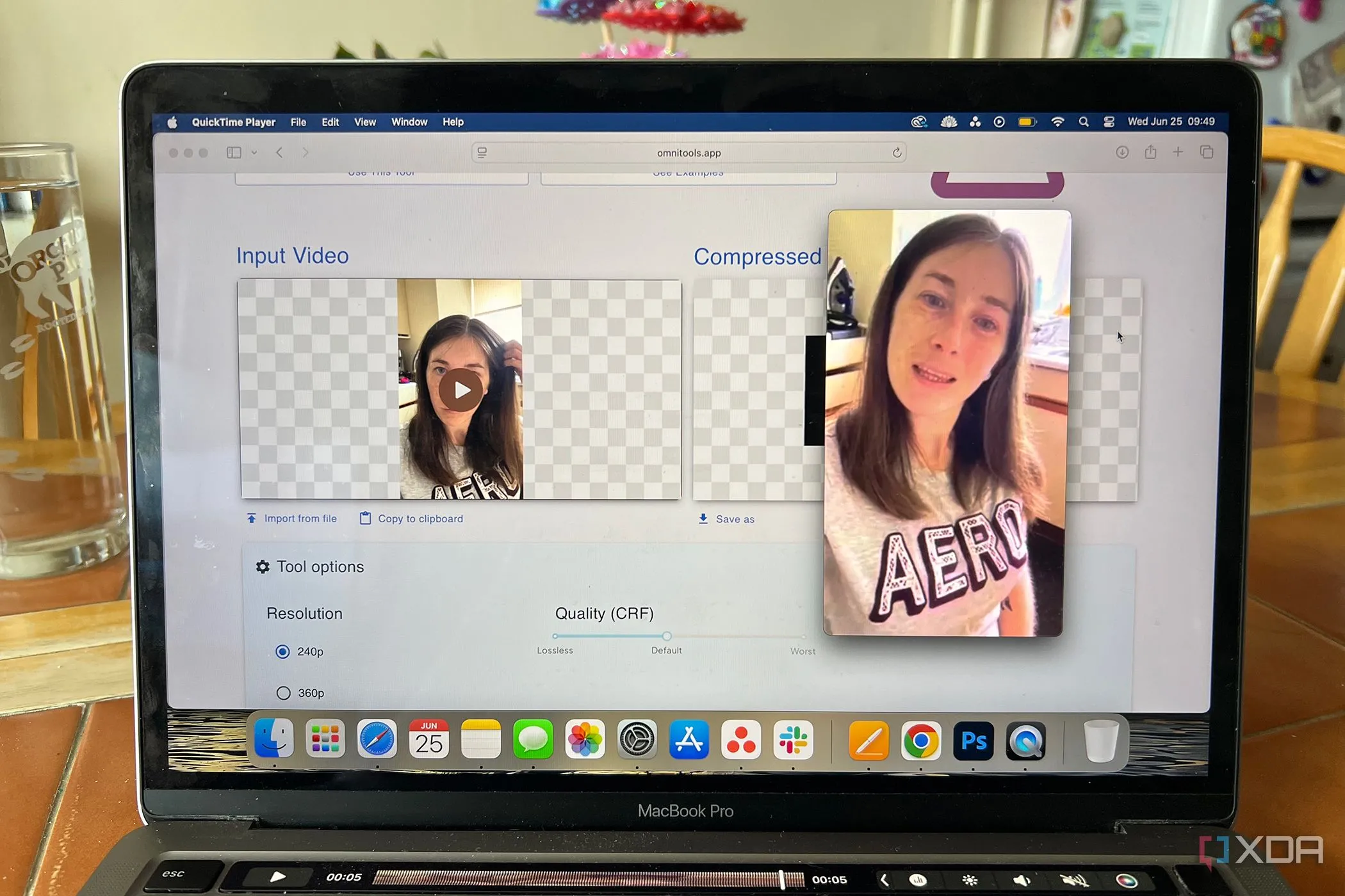Giao diện công cụ nén video của Omni Tools với các tùy chọn độ phân giải và chất lượng