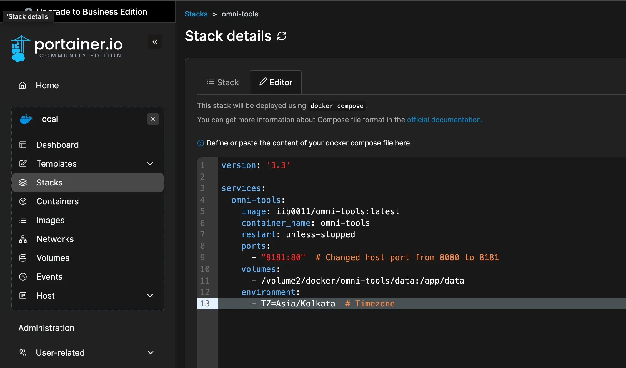 Giao diện Docker Stack với cấu hình OmniTools trên Portainer, thể hiện quy trình cài đặt ứng dụng tự host dễ dàng trên NAS.