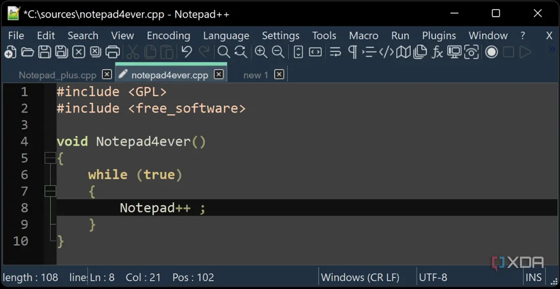 Giao diện Notepad++ trên Windows với các đoạn mã được tô màu cú pháp, minh họa một trong các phần mềm thay thế Notepad phổ biến