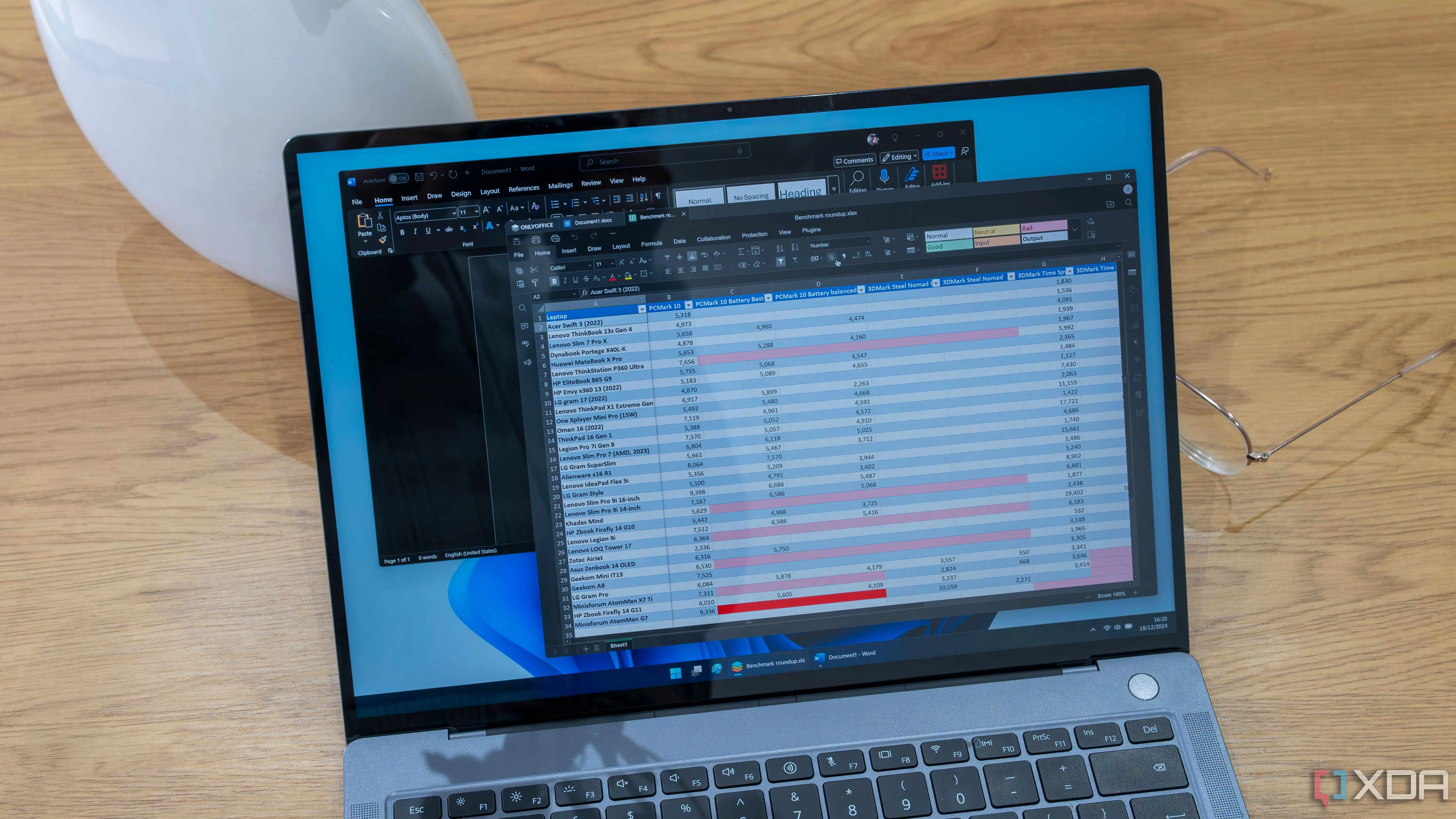 Giao diện OnlyOffice chạy trên laptop Windows 11, che một phần cửa sổ Microsoft Word
