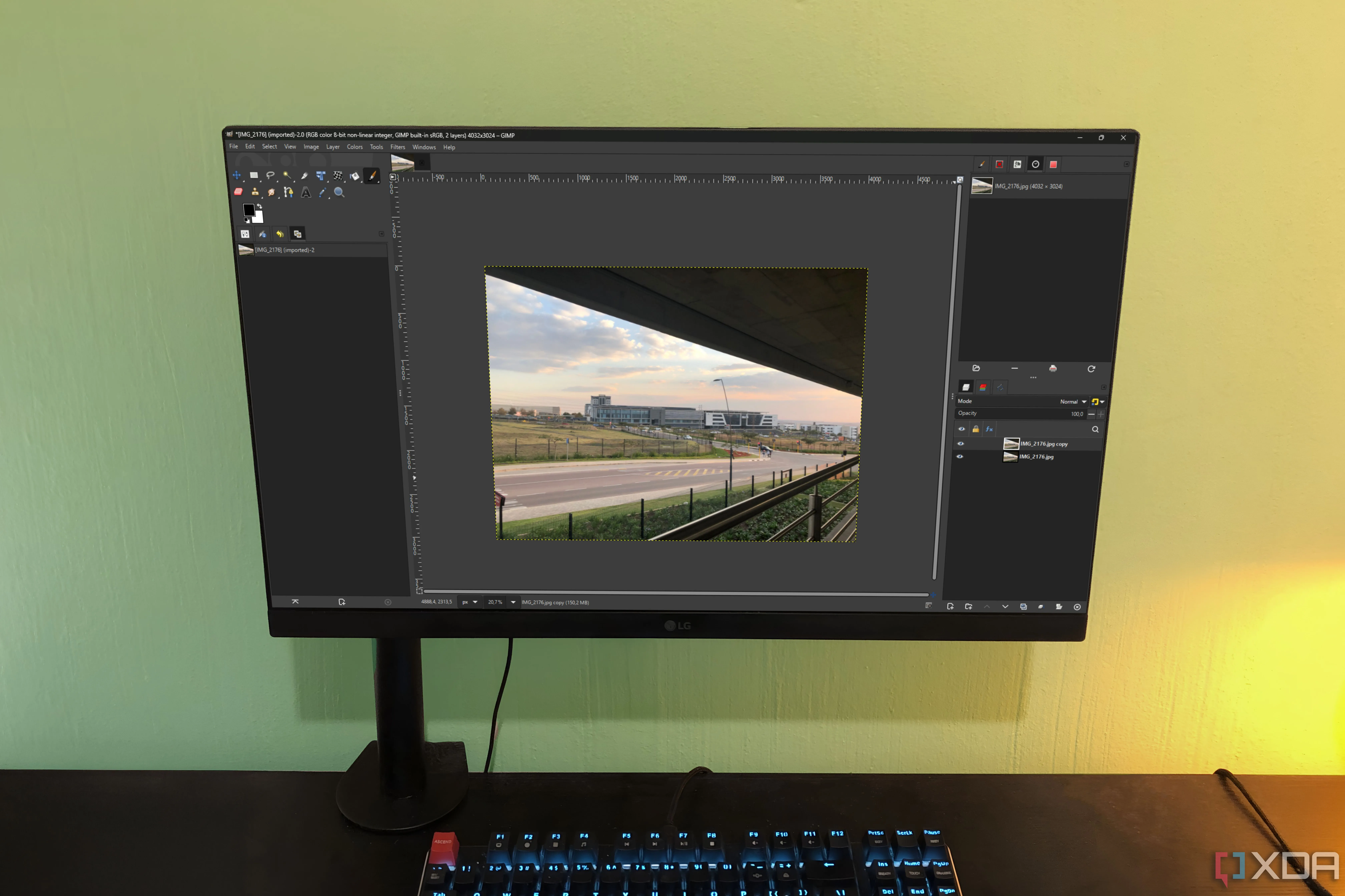 Giao diện phiên bản GIMP 3.0 được hiển thị trên máy tính để bàn