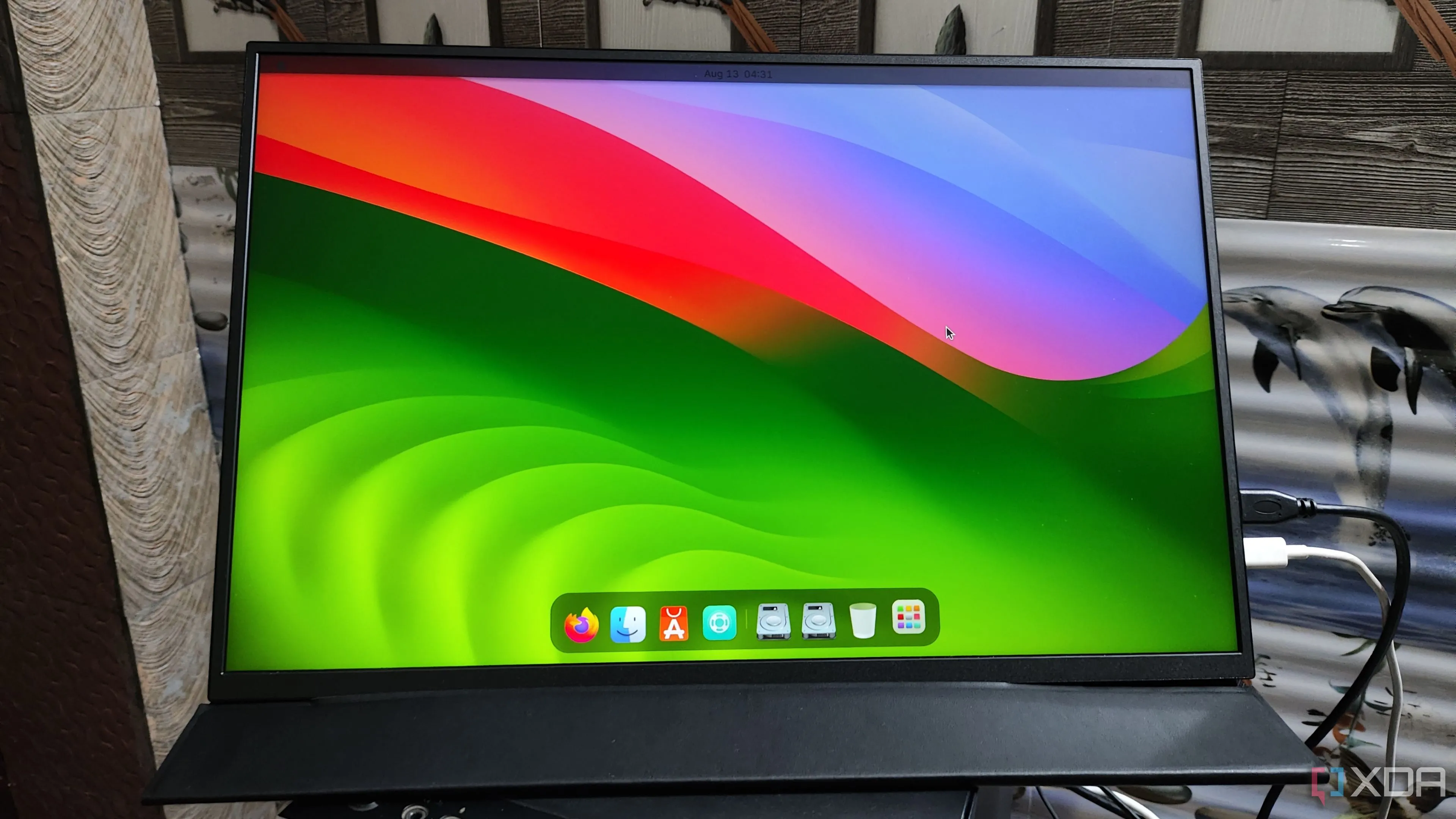 Giao diện Ubuntu 24.04 được tùy chỉnh trông giống macOS Sonoma, minh họa cho sự đa dạng trong tùy biến hệ điều hành.