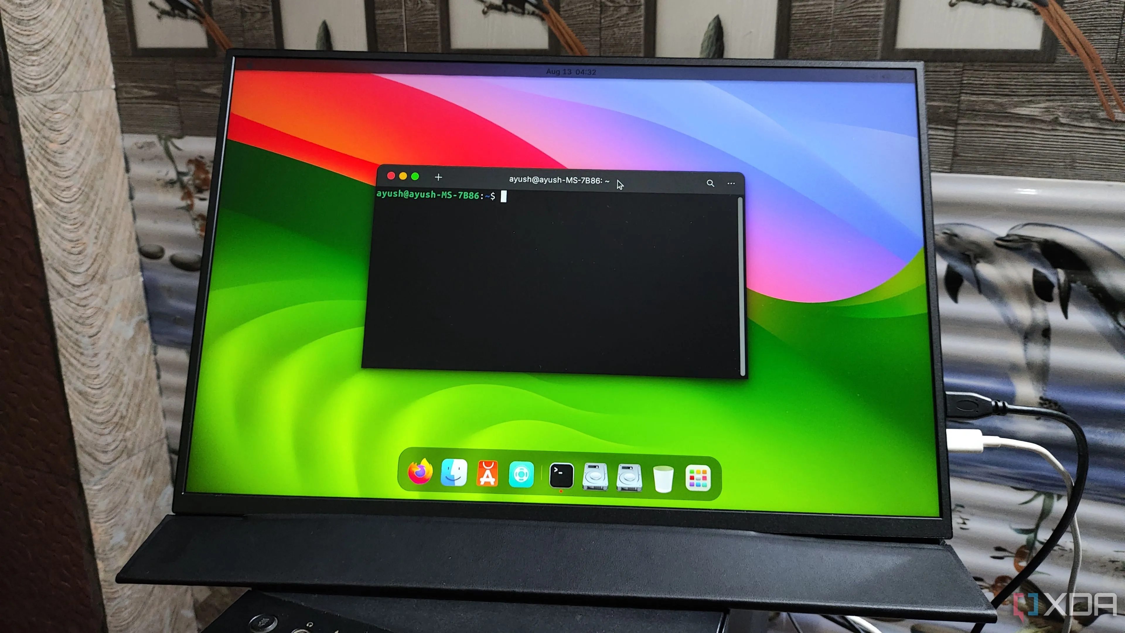 Giao diện Ubuntu 24.04 và macOS Sonoma thể hiện môi trường giống Unix