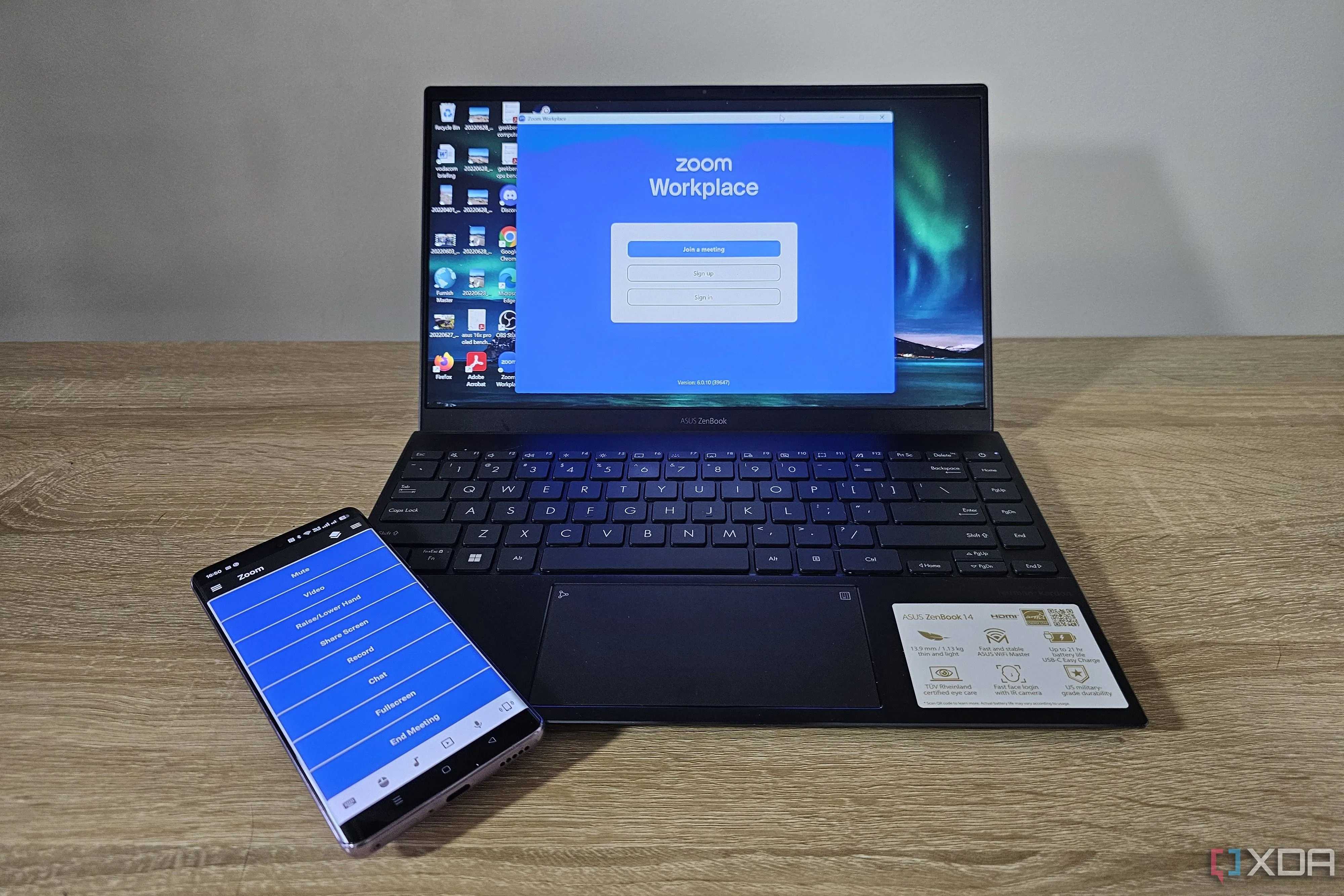 Giao diện ứng dụng Zoom trên laptop và Unified Remote trên điện thoại, minh họa cho các dịch vụ họp trực tuyến và điều khiển từ xa