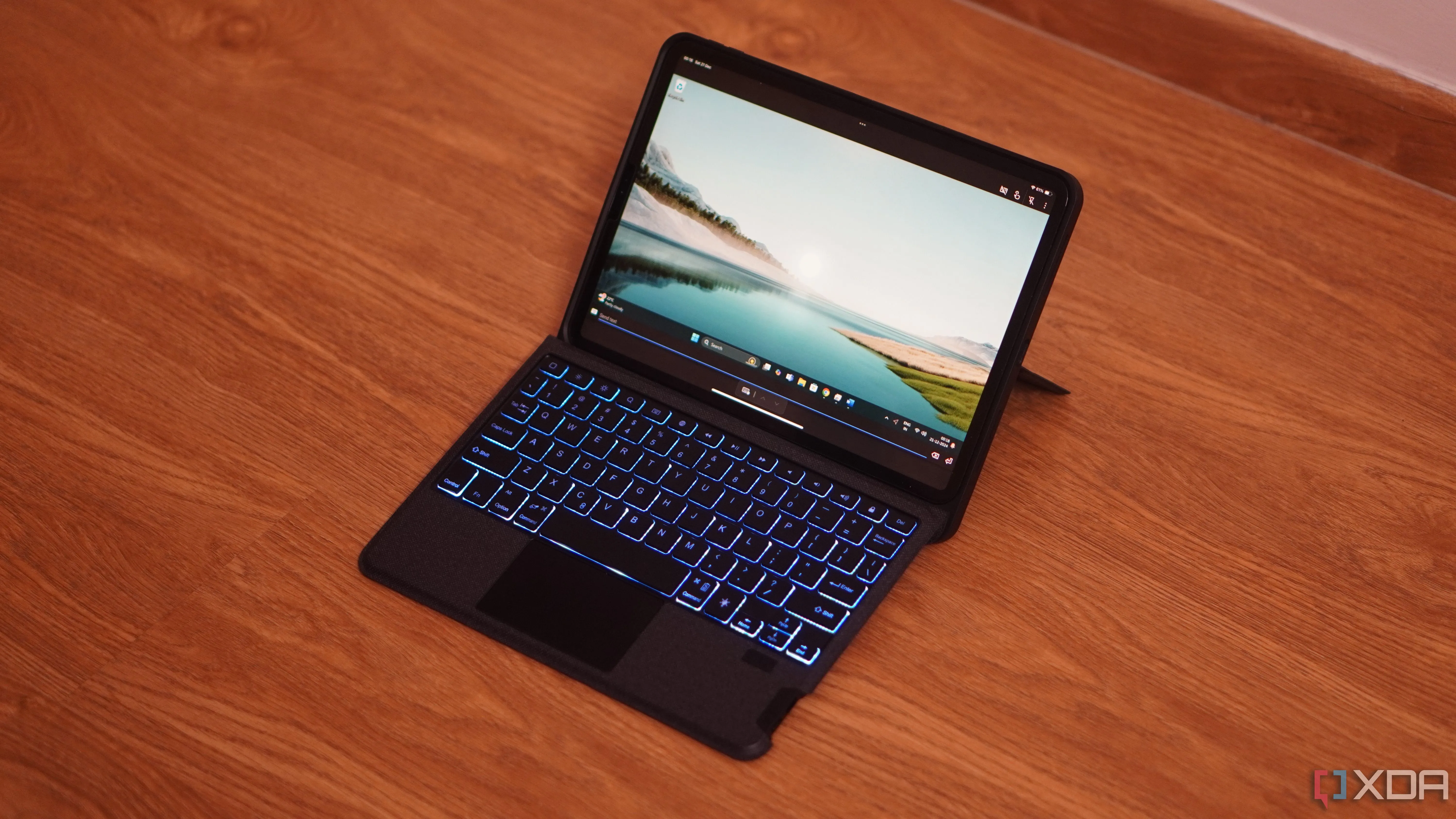 Giao diện Windows 11 được điều khiển từ xa trên màn hình iPad