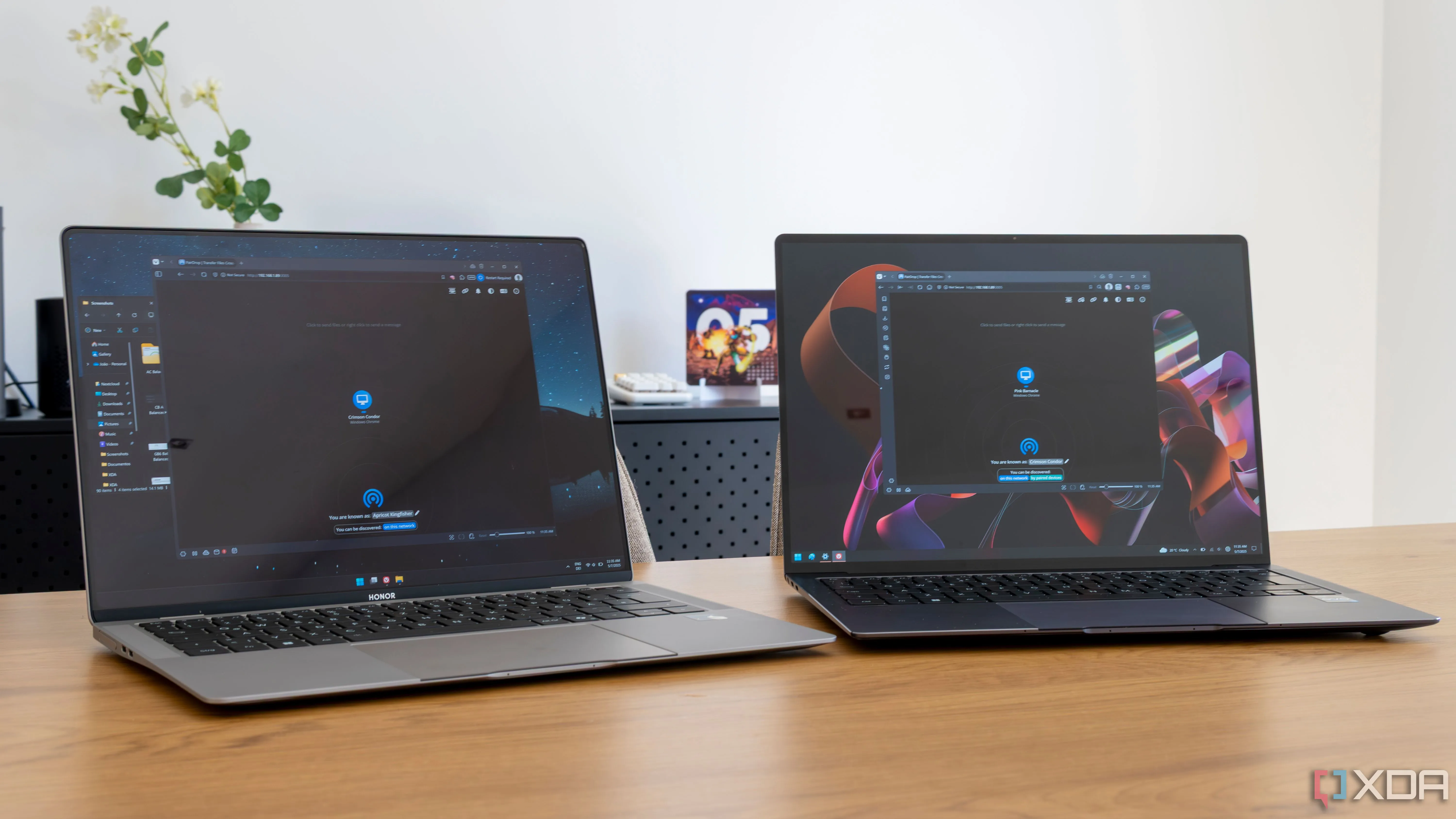 Hai laptop hiển thị giao diện Pairdrop đang hoạt động, nhấn mạnh tính năng chia sẻ file an toàn và riêng tư qua mạng nội bộ