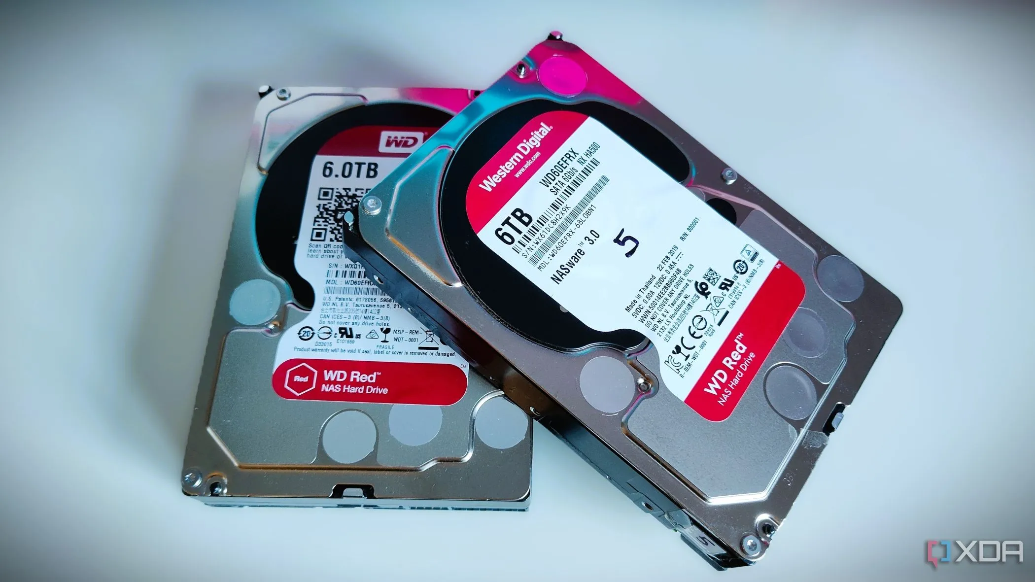 Hai ổ cứng HDD Western Digital 6TB xếp chồng lên nhau, đại diện cho thiết bị lưu trữ cần thiết cho việc sao lưu dữ liệu home lab.