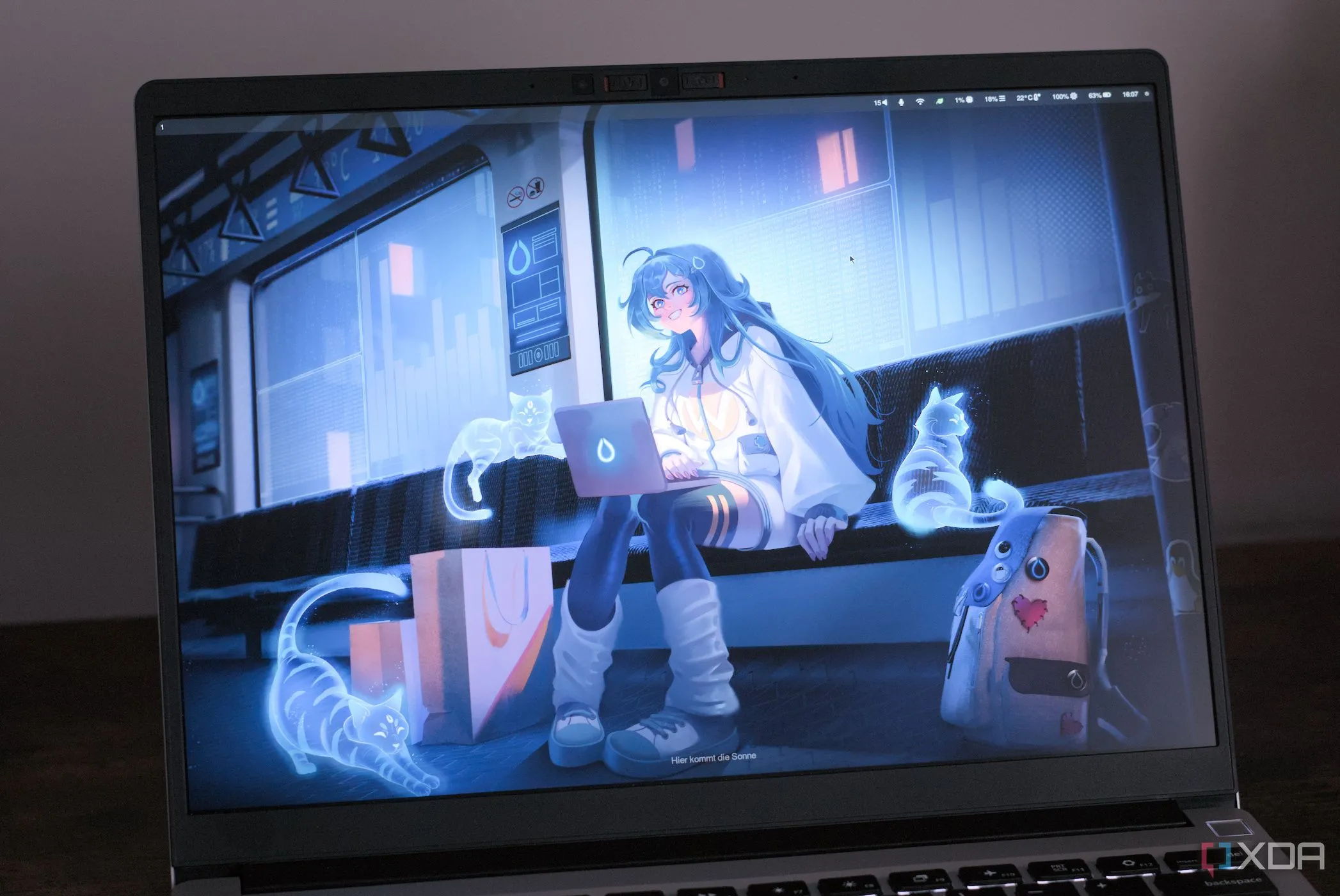 Hệ điều hành Hyprland Arch Linux trên laptop Framework, giao diện tối giản và bảo mật cao