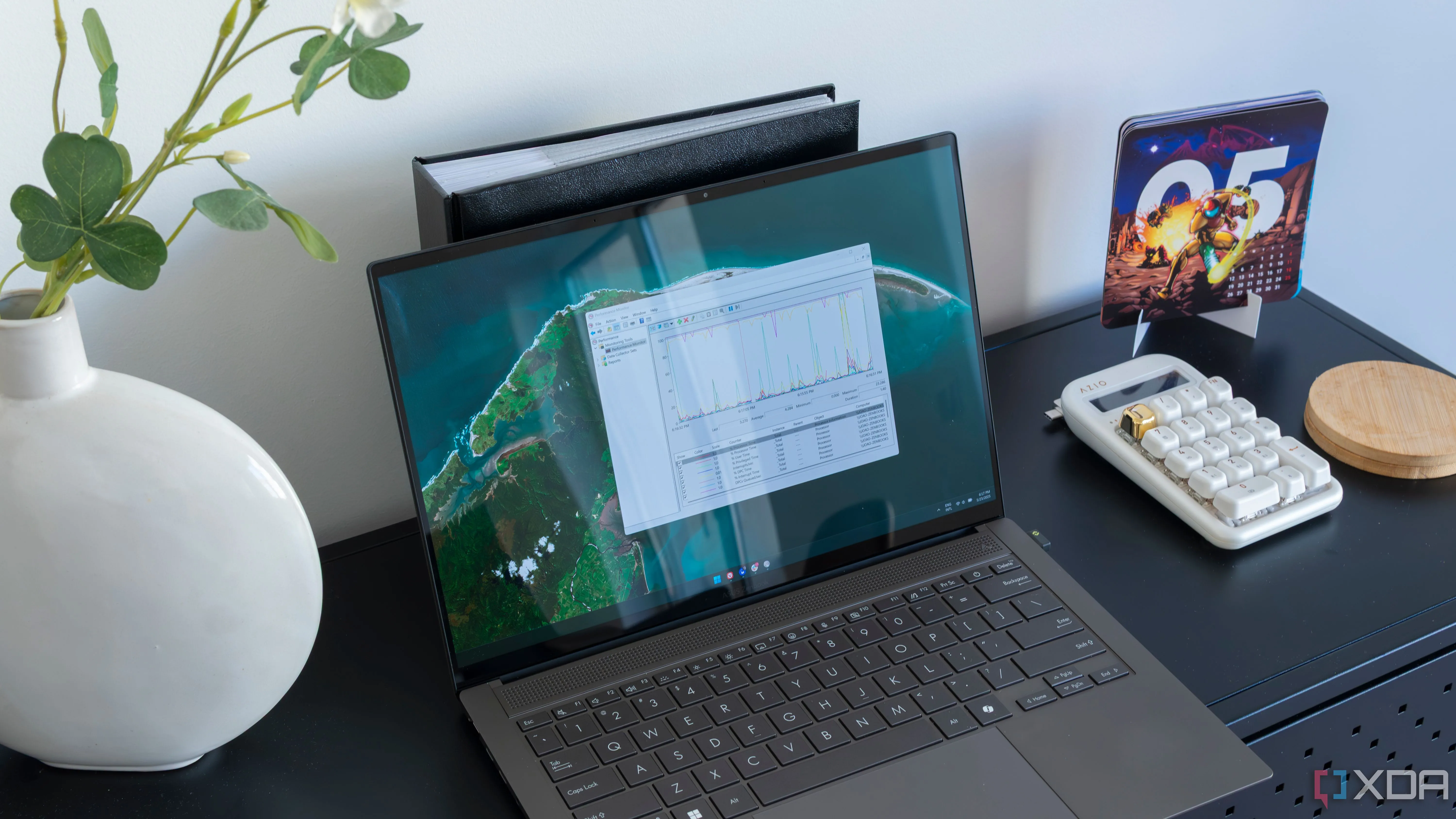 Hiển thị công cụ Giám sát Hiệu suất trên laptop chạy Windows 11, minh họa việc theo dõi tài nguyên hệ thống.