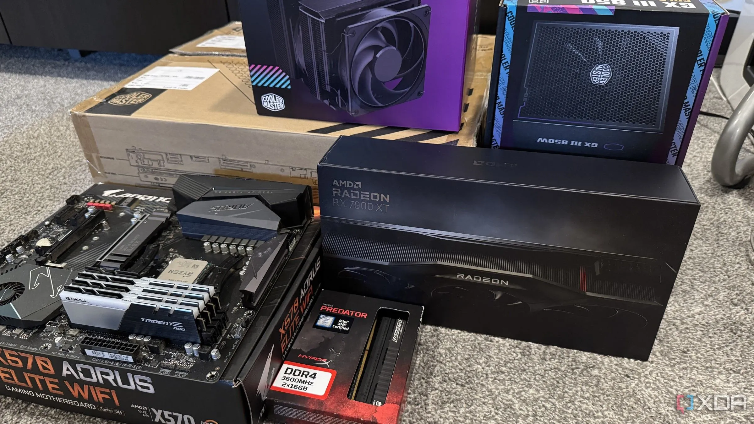 Hình ảnh các linh kiện máy tính và vỏ hộp phần cứng PC