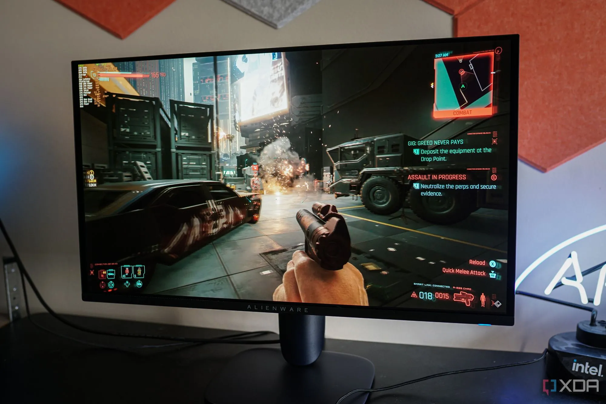 Hình ảnh cận cảnh màn hình OLED Alienware AW2725Q tái tạo màu sắc sống động trong game, nhấn mạnh độ chính xác màu và không gian màu DCI-P3.