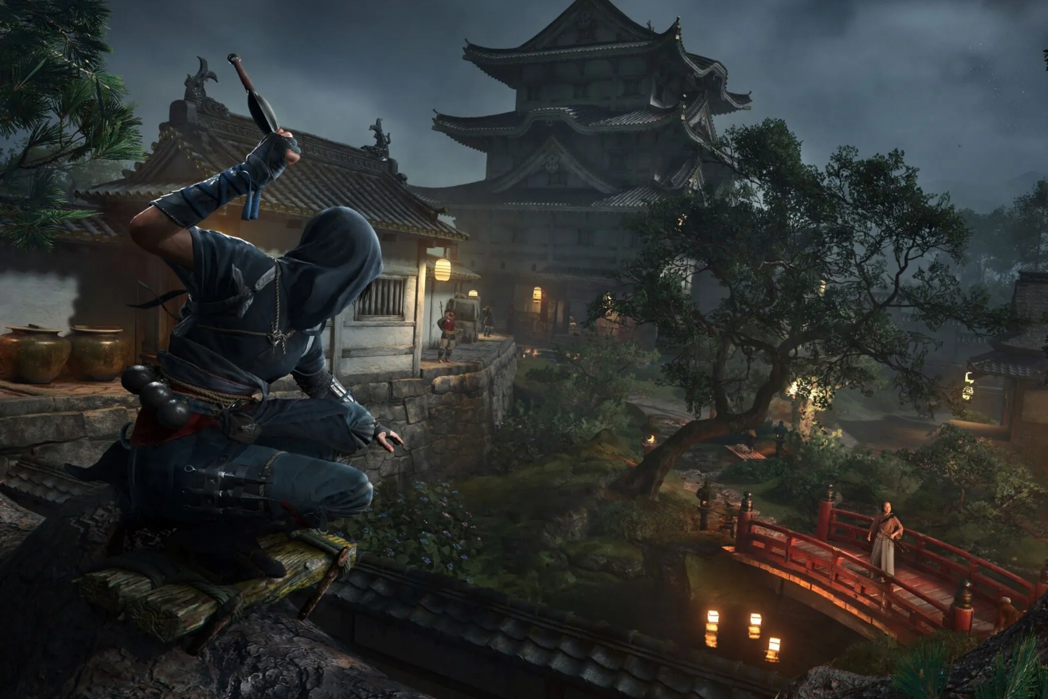 Hình ảnh cận cảnh một sát thủ trong Assassin's Creed Shadows đang cầm dao ám sát, minh họa cho trải nghiệm gameplay lén lút và hành động dứt khoát