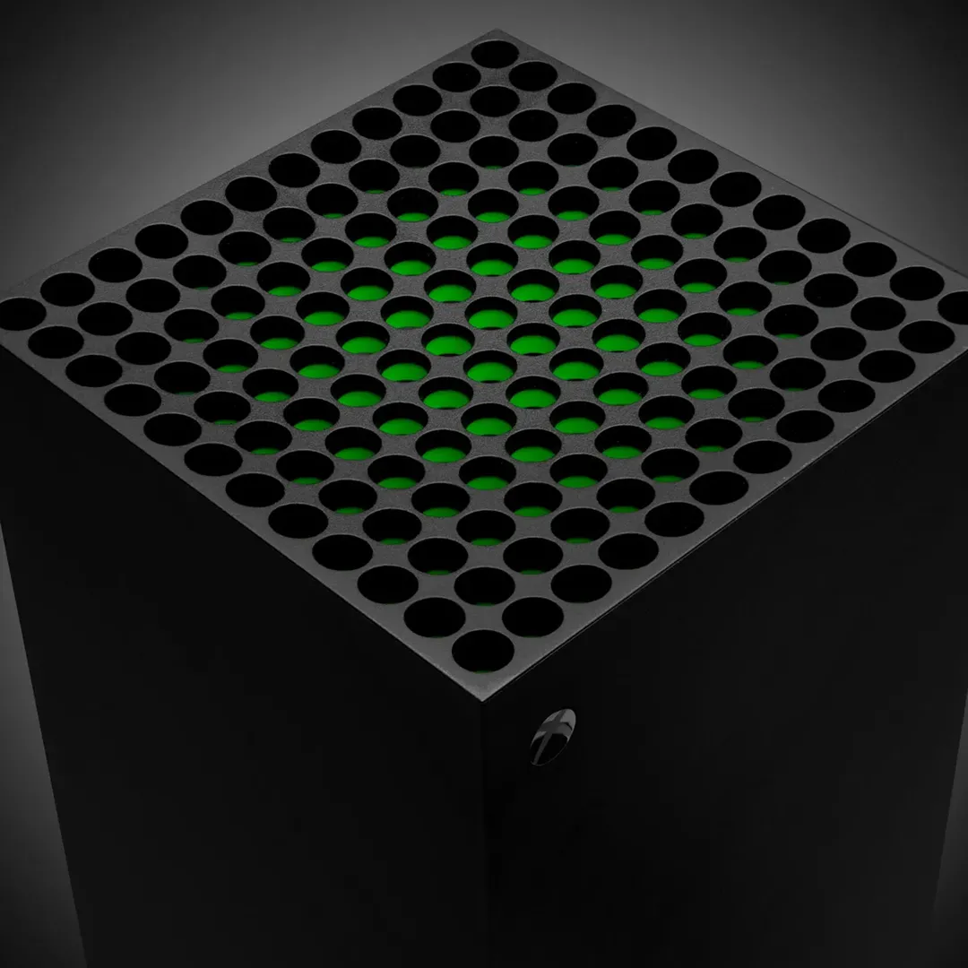 Hình ảnh chụp từ trên xuống của console Xbox Series X màu đen
