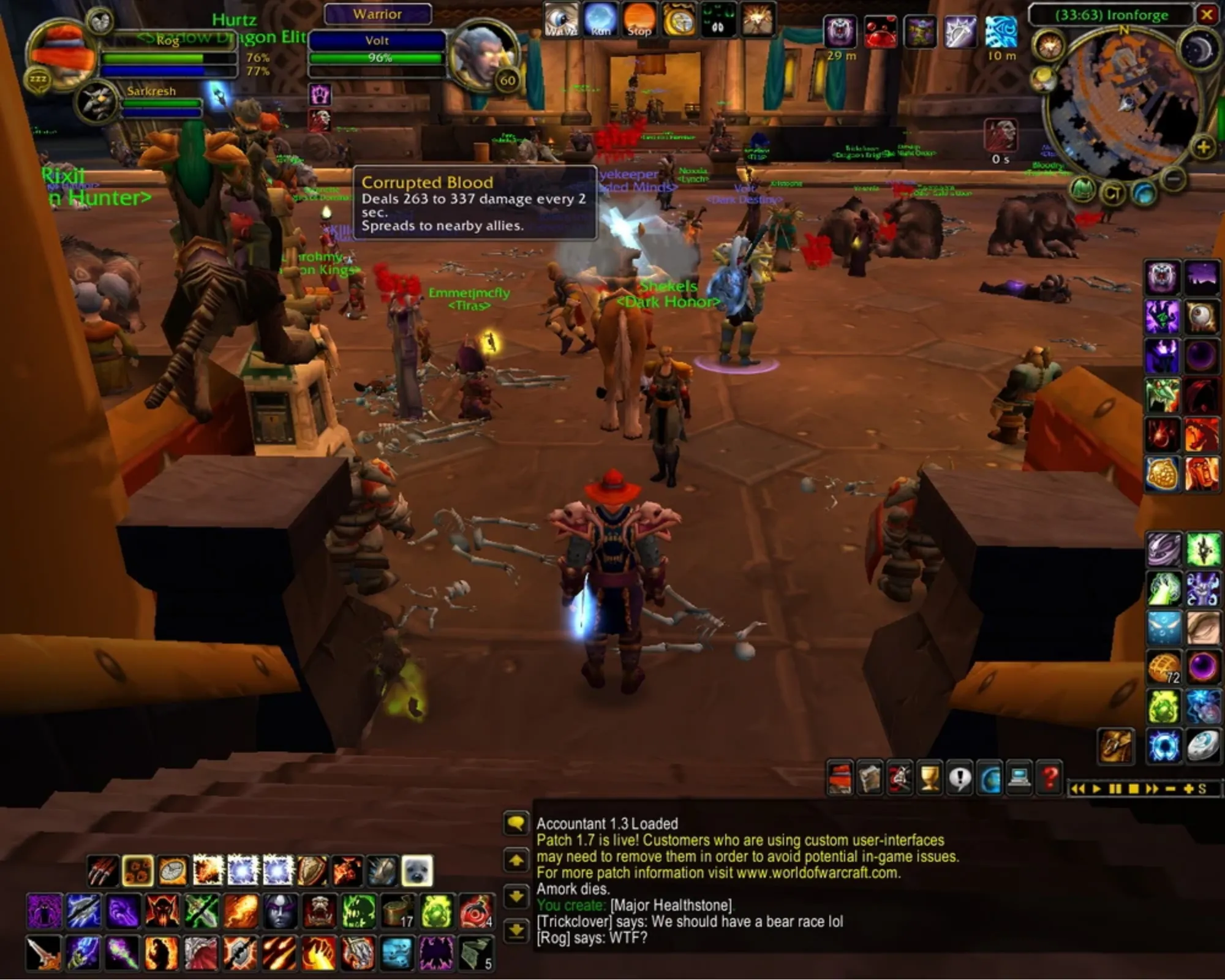 Hình ảnh debuff Corrupted Blood lây lan trong World of Warcraft, một sự cố dịch bệnh trong game