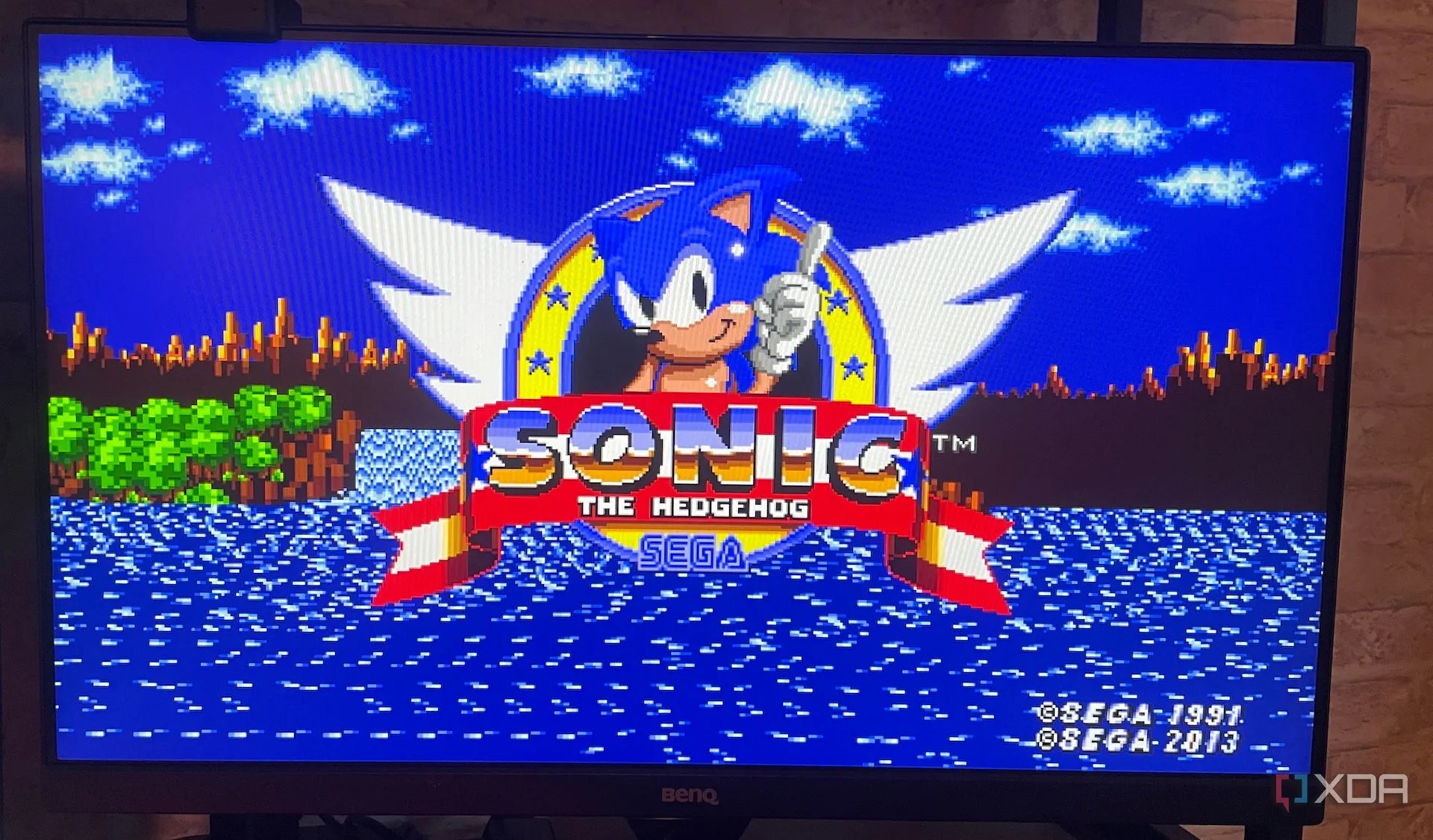 Hình ảnh game Sonic the Hedgehog trên Sega Genesis, minh họa nhím Sonic đang chạy.