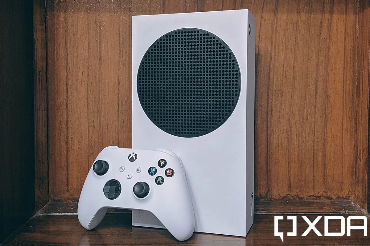 Hình ảnh máy chơi game Xbox Series S, biểu tượng của nền tảng Xbox.