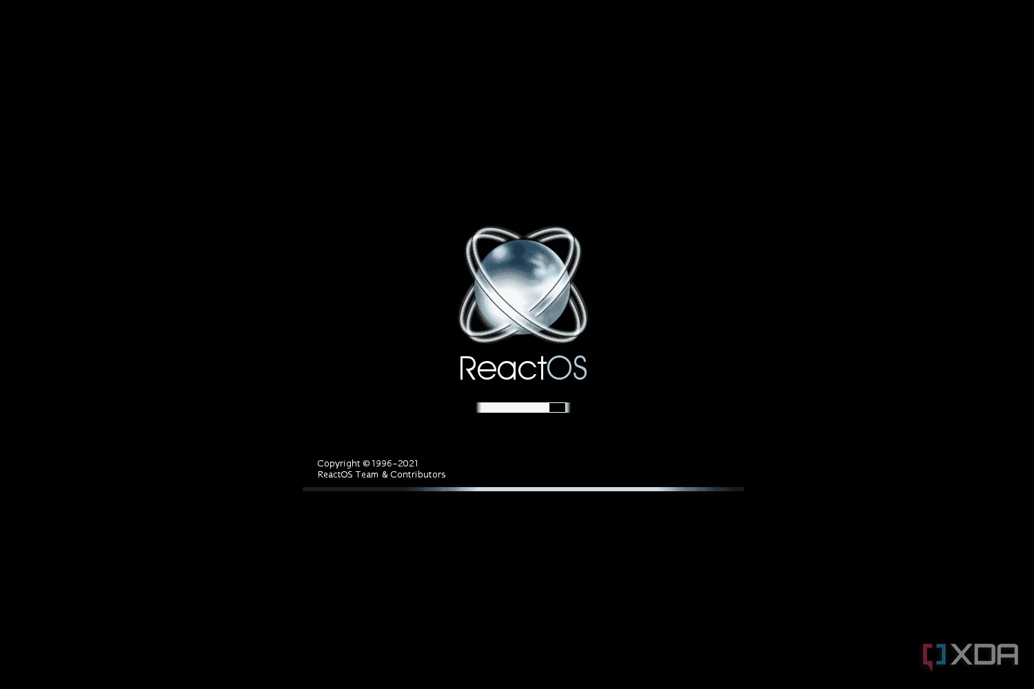 Hoạt ảnh khởi động của ReactOS, mang phong cách giao diện Windows XP quen thuộc