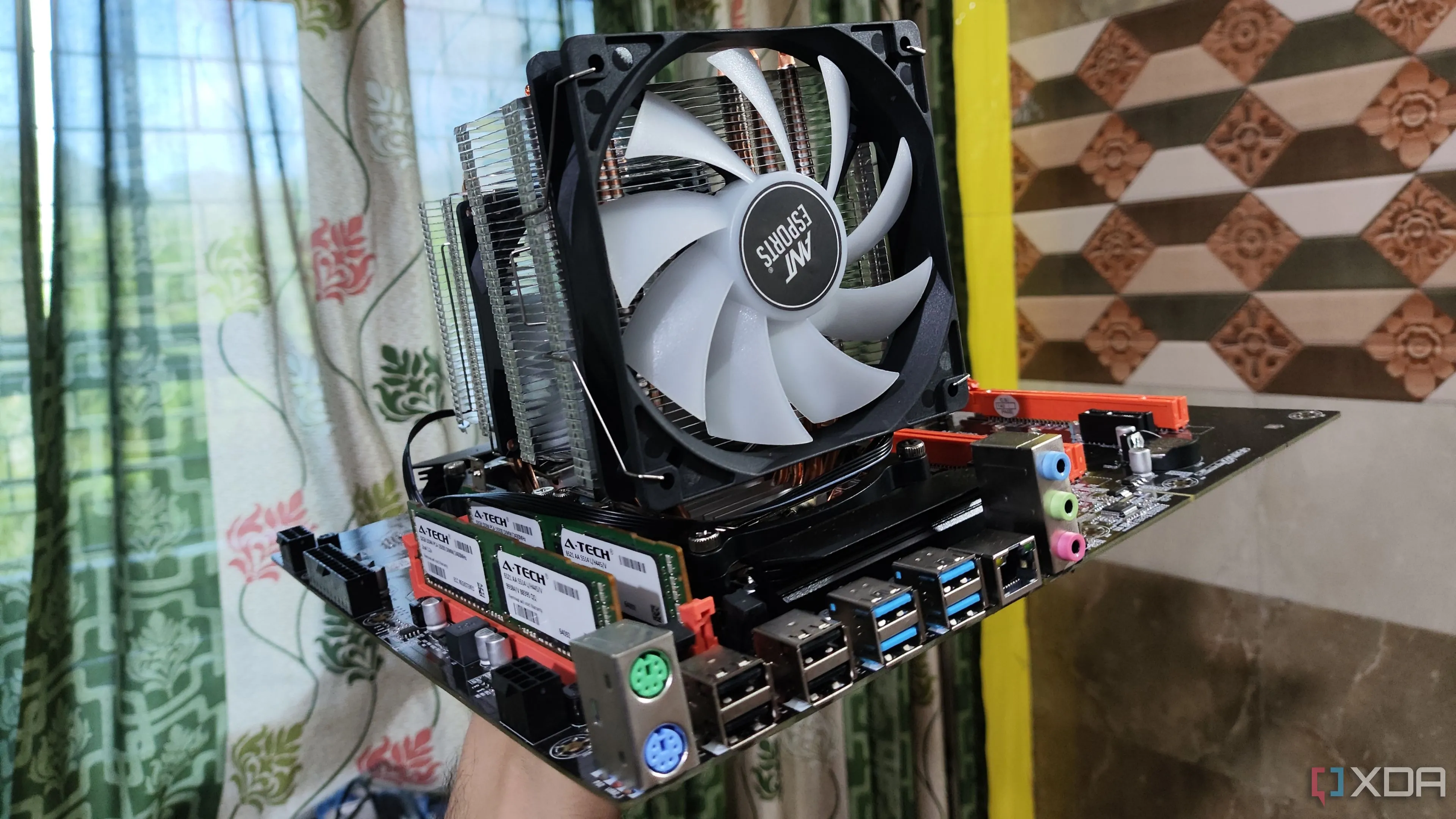 Kiểm tra các linh kiện PC cơ bản trên bo mạch chủ trước khi lắp vào vỏ case (breadboarding)