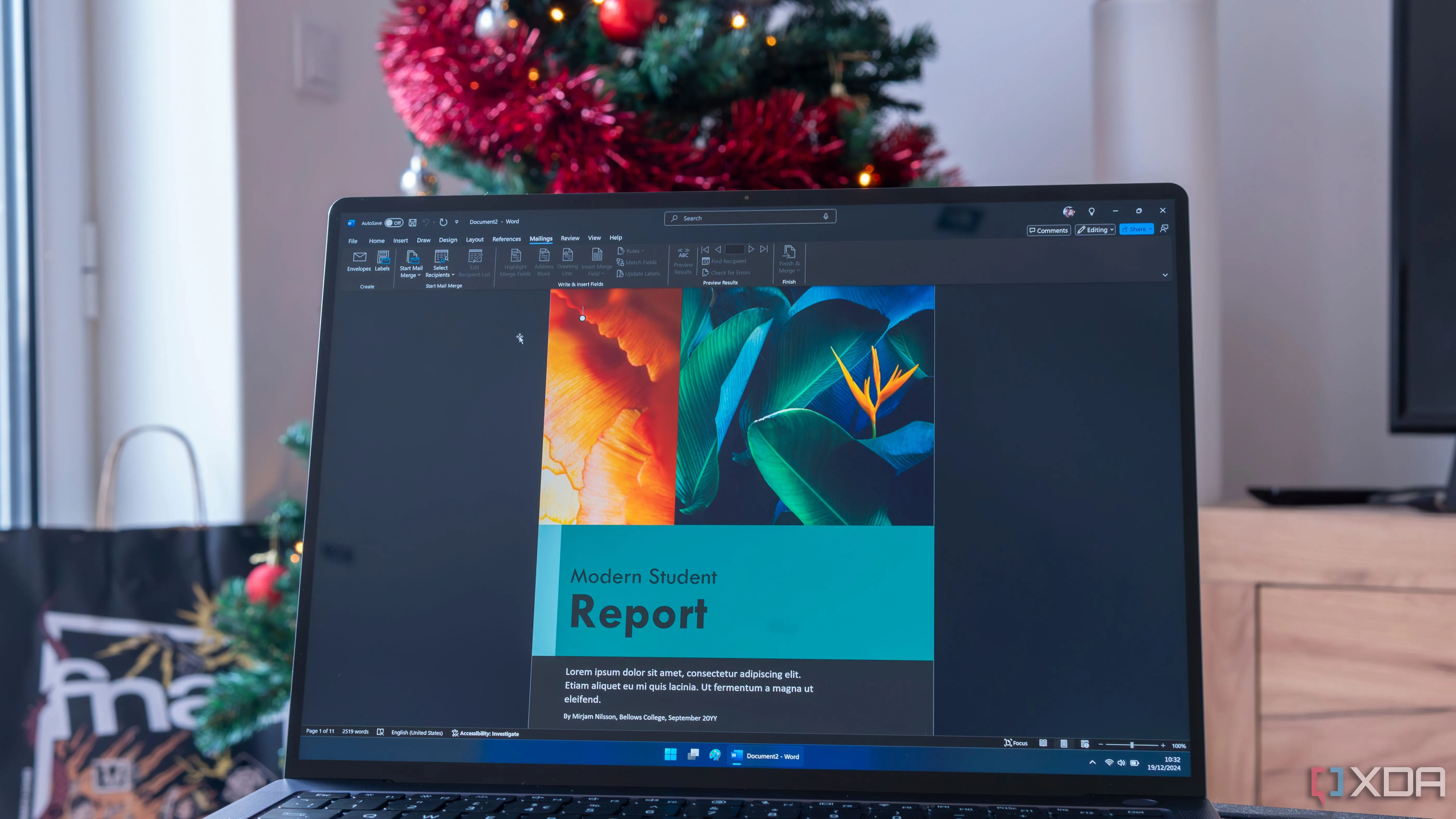 Laptop chạy Microsoft Word trên Windows 11 với giao diện Ribbon mở tab Mailings, minh họa khả năng xử lý văn bản và bảng biểu