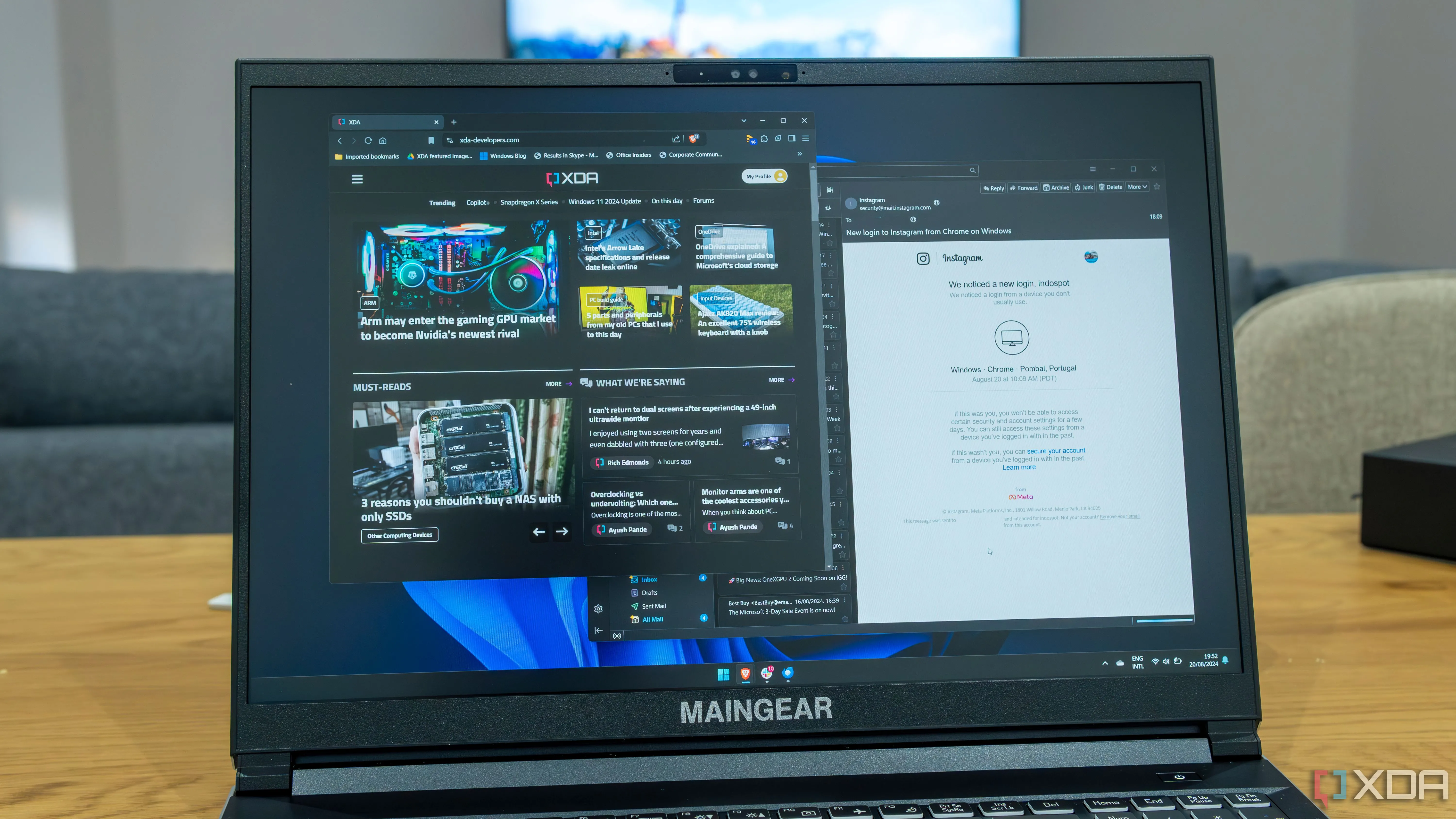 Laptop Windows 11 hiển thị trình duyệt web hiện đại, tượng trưng cho trải nghiệm lướt web tối ưu