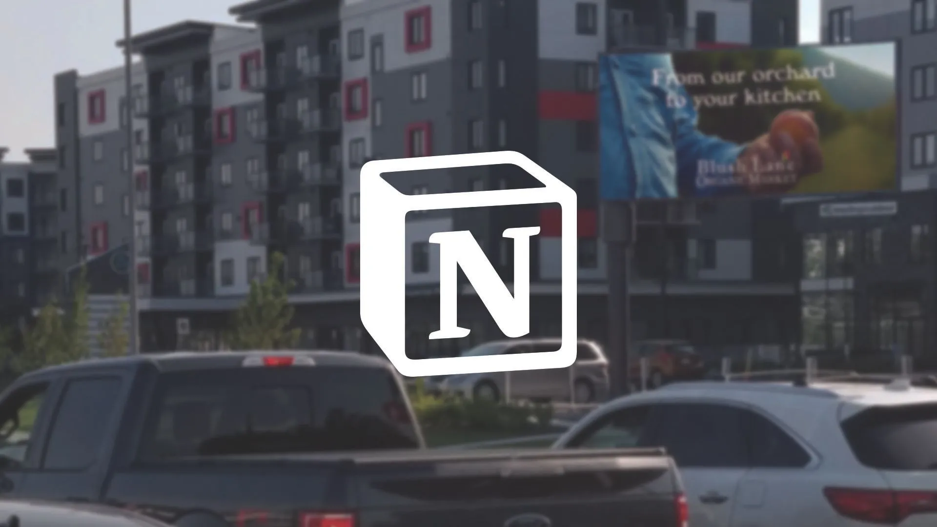 Logo Notion trên hình ảnh mô tả bảng quảng cáo và giao thông, thể hiện sự tổ chức thông tin