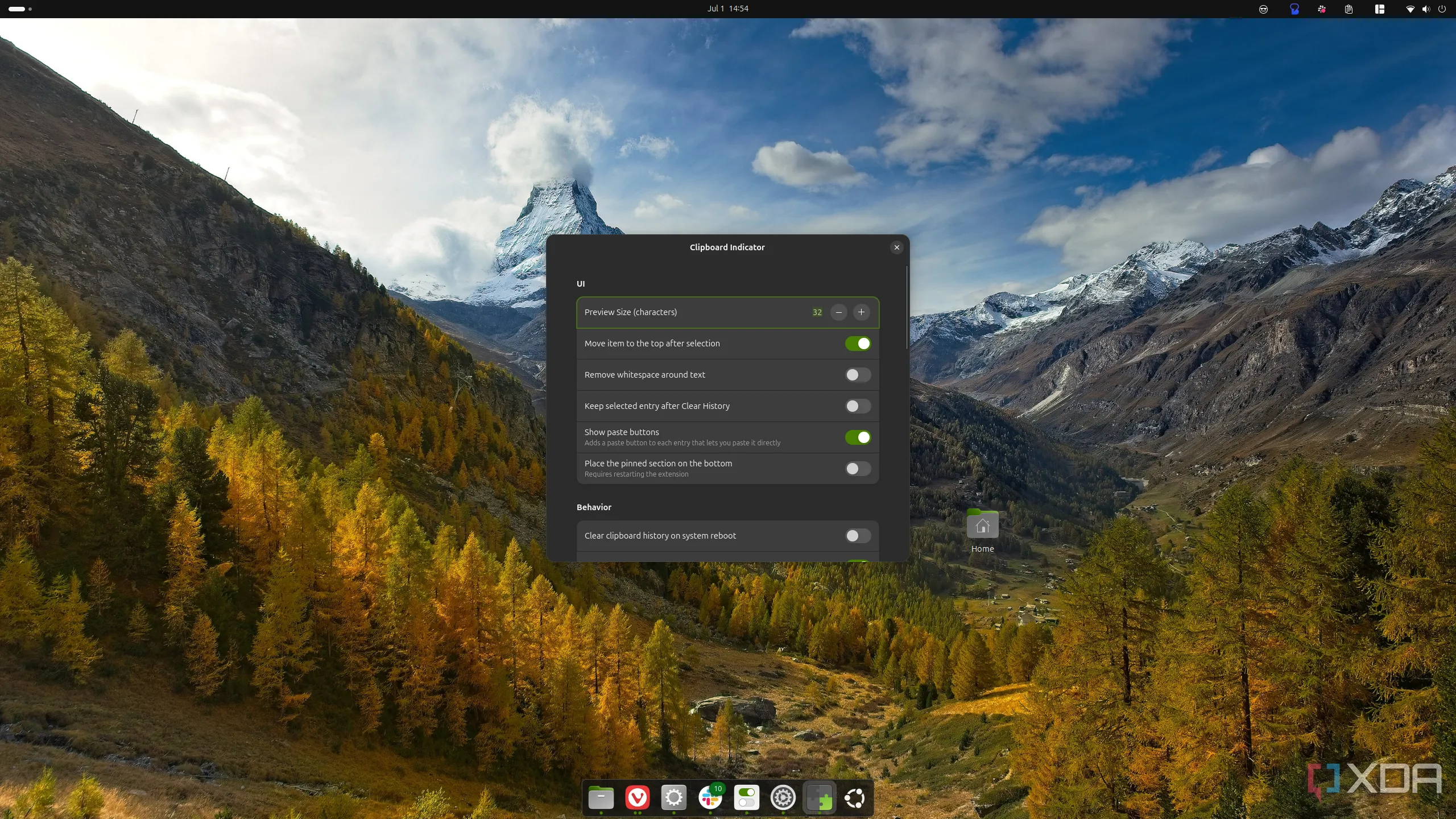 Màn hình desktop Ubuntu hiển thị cài đặt cho tiện ích Clipboard Indicator, minh họa sự mượt mà của giao diện GNOME