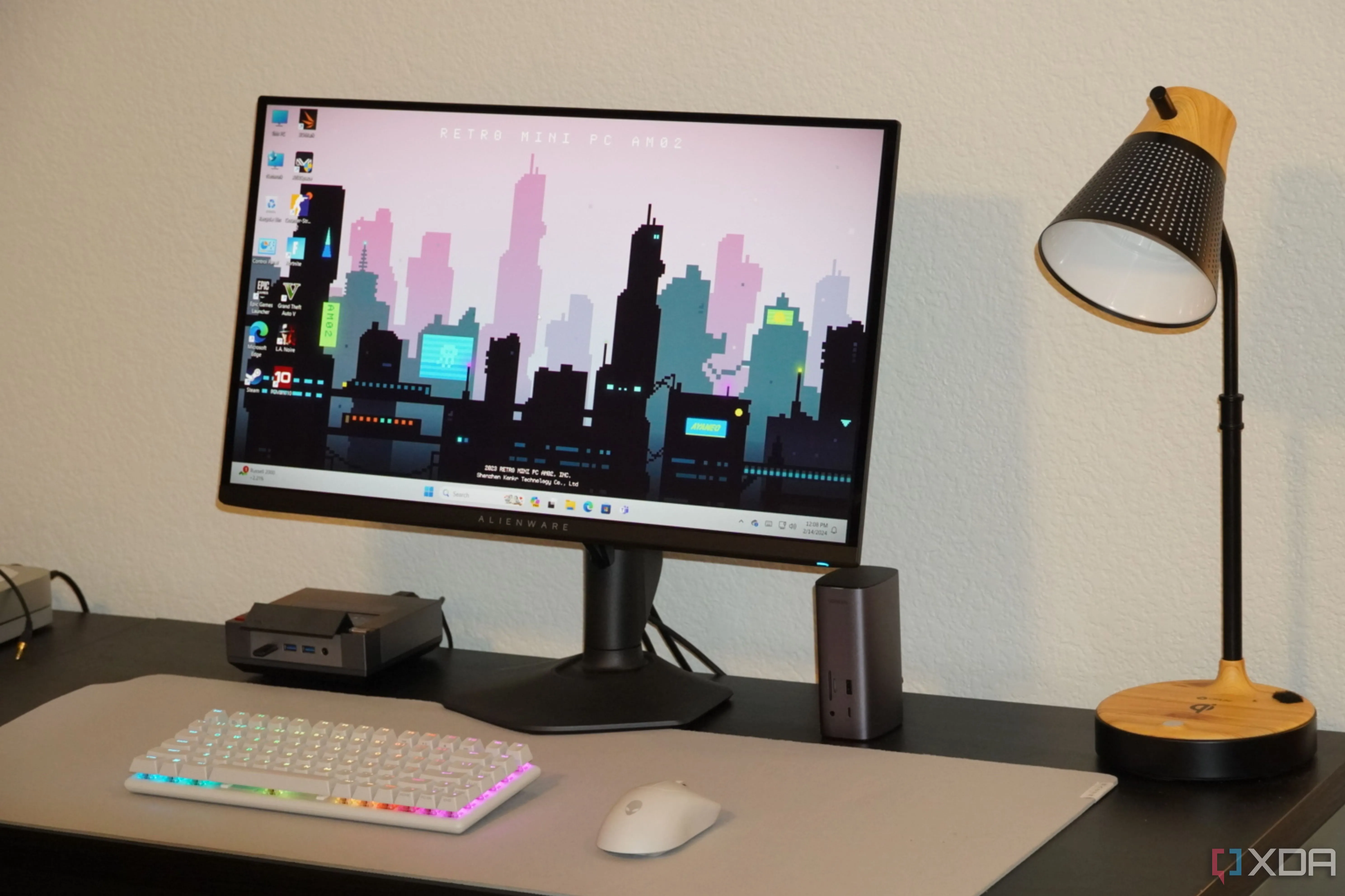 Màn hình gaming Alienware QD-OLED 27 inch trong góc làm việc