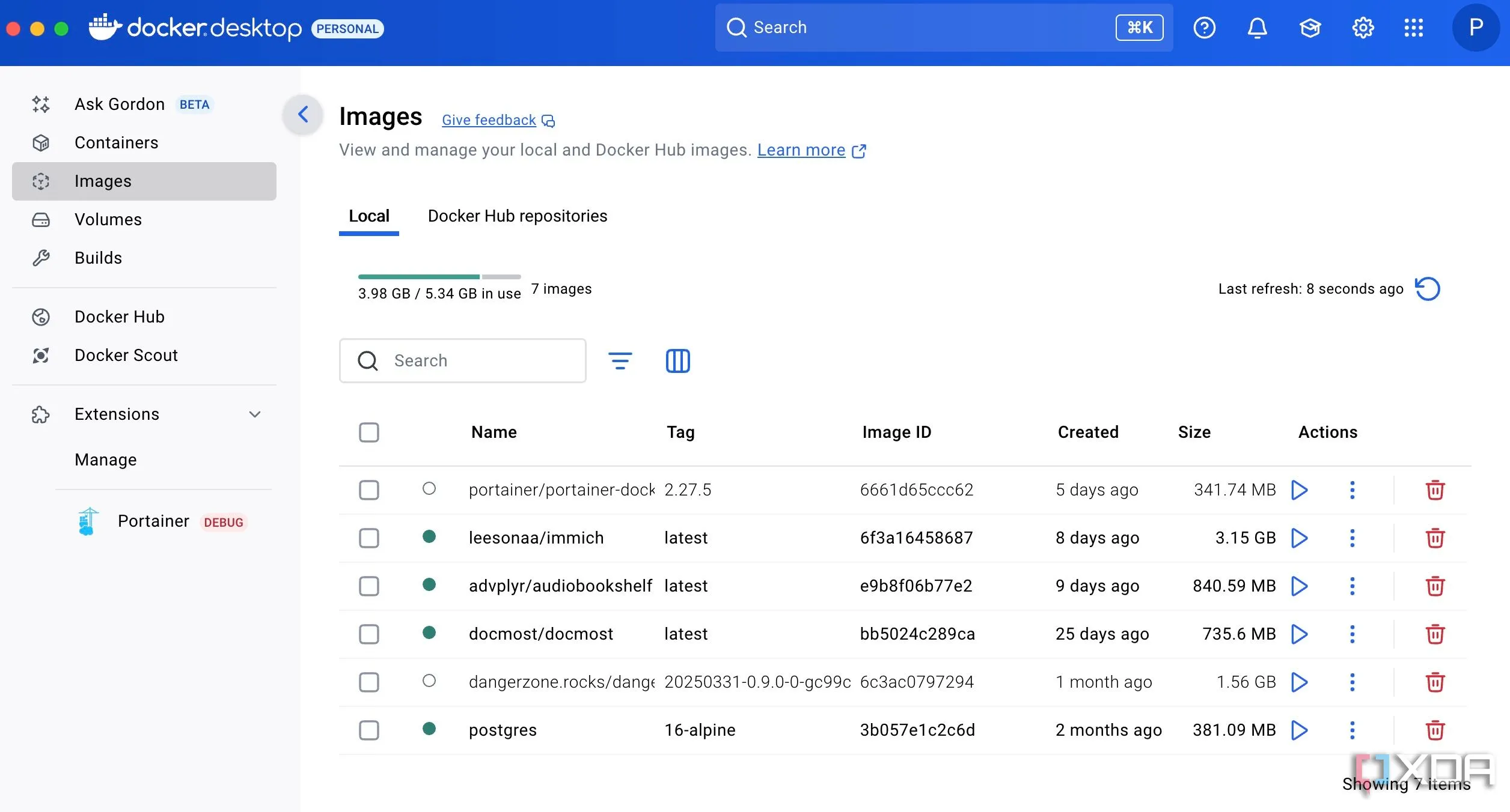 Màn hình giao diện Docker Desktop hiển thị các Docker container đang chạy, minh họa công nghệ ảo hóa ứng dụng