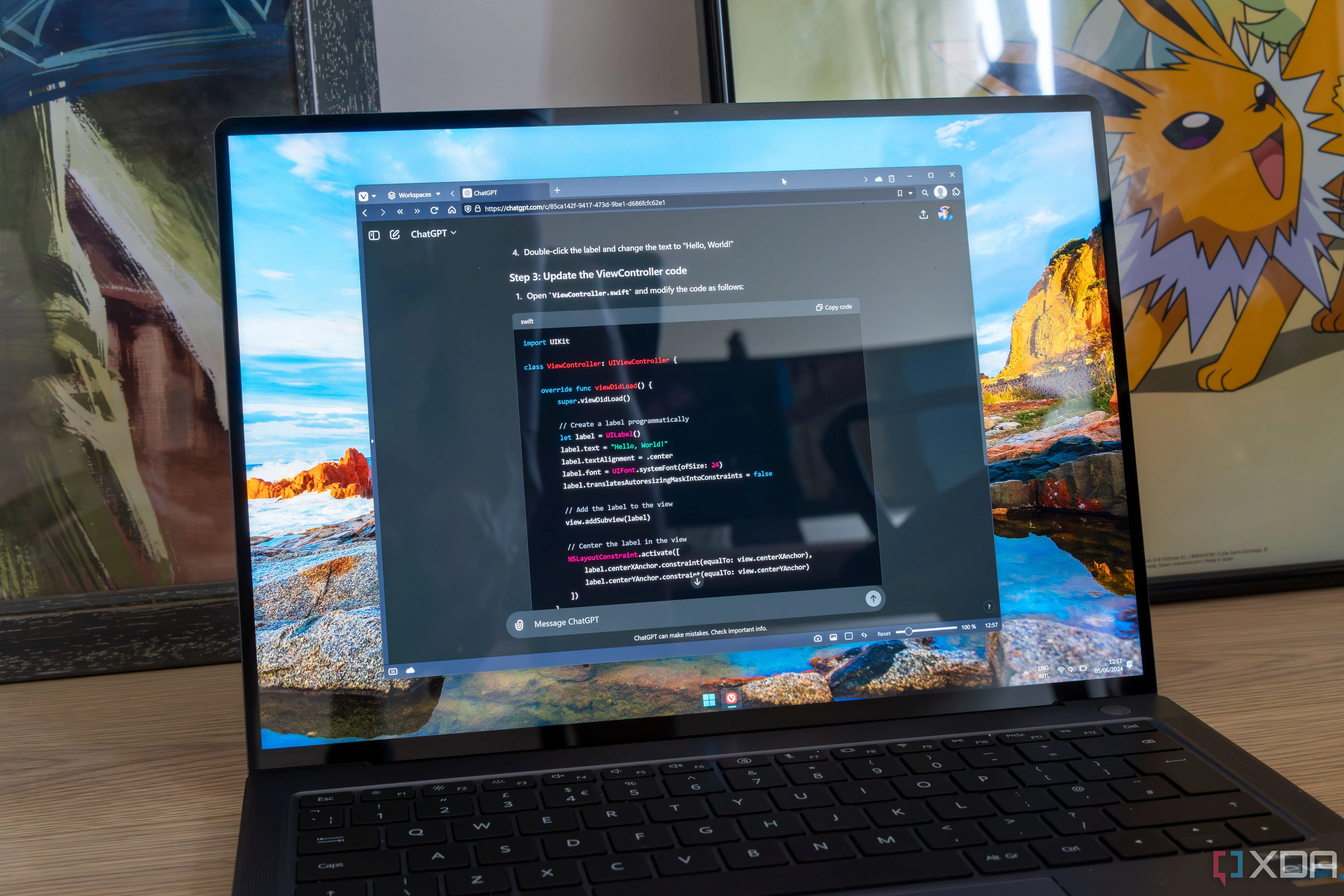 Màn hình laptop hiển thị ứng dụng ChatGPT đang hoạt động trên hệ điều hành Windows 11, minh họa quá trình huấn luyện AI của OpenAI.