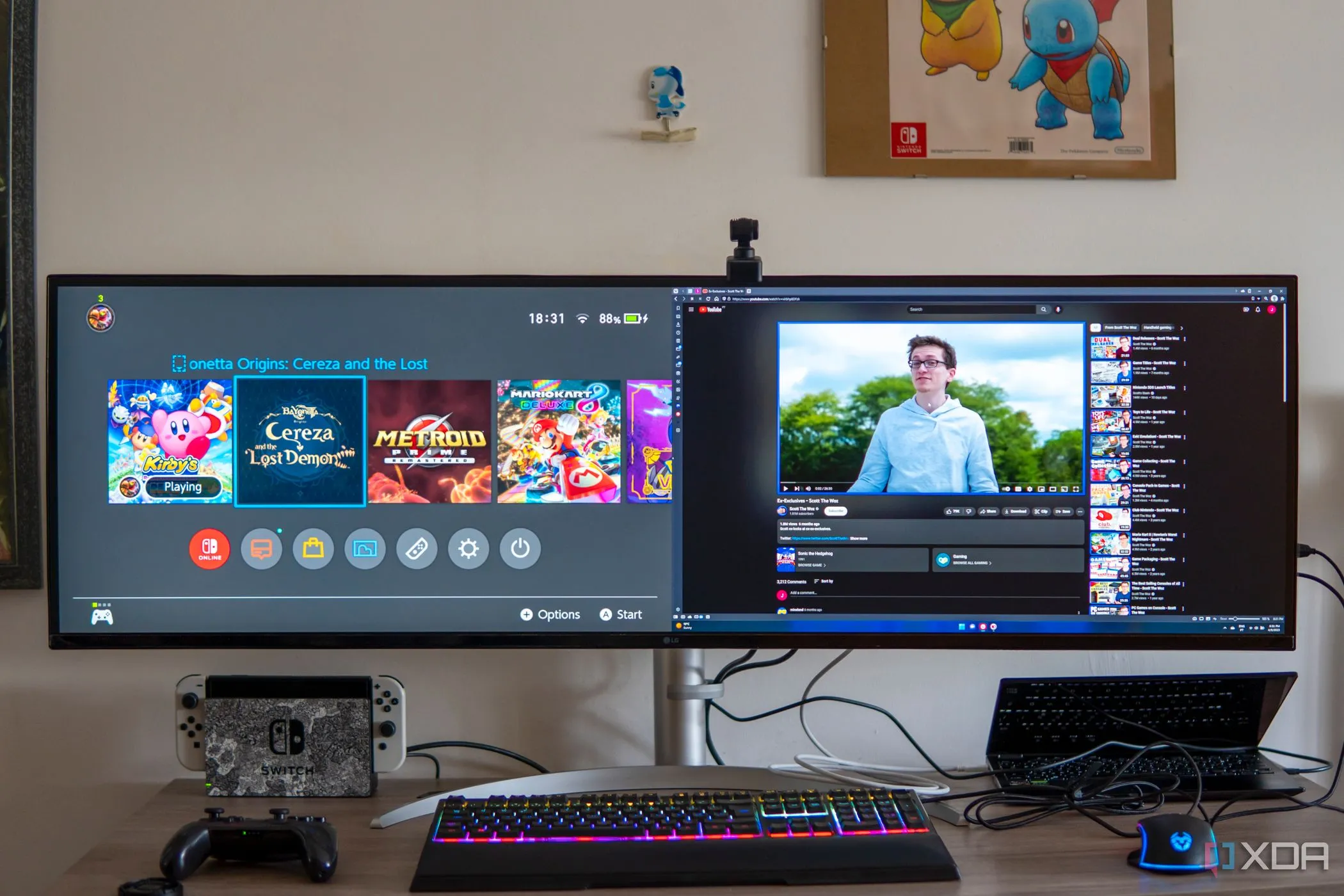 Màn hình LG UltraWide 49W95C hiển thị đồng thời nội dung từ laptop và Nintendo Switch, minh họa khả năng kết nối đa dạng của màn hình