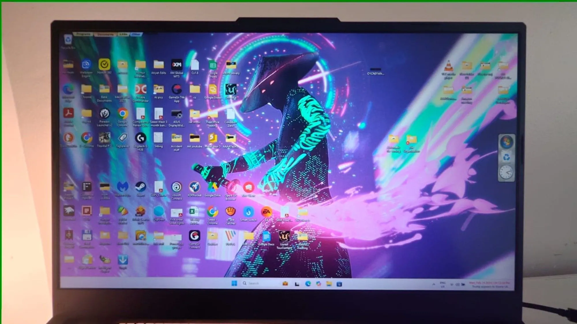Màn hình máy tính với hình nền sống động được tùy chỉnh bằng Wallpaper Engine