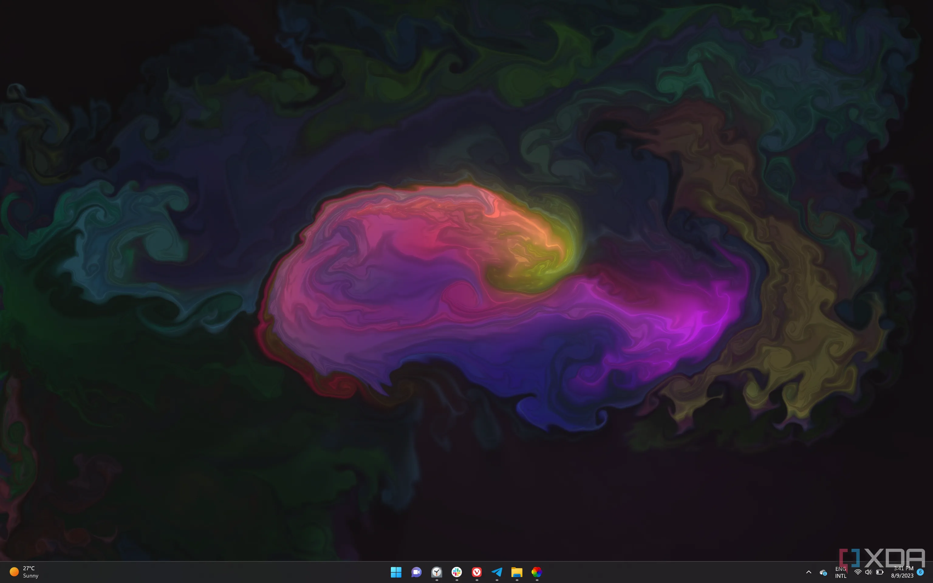Màn hình máy tính Windows 11 với hình nền động hiệu ứng mực nước nghệ thuật, minh họa khả năng của ứng dụng hình nền động.