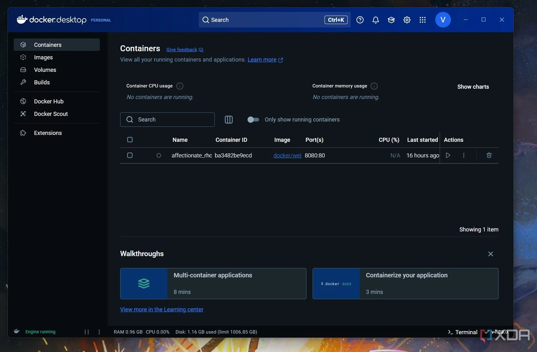 Màn hình quản lý các container Docker khi thiết lập Grafana theo dõi sức khỏe