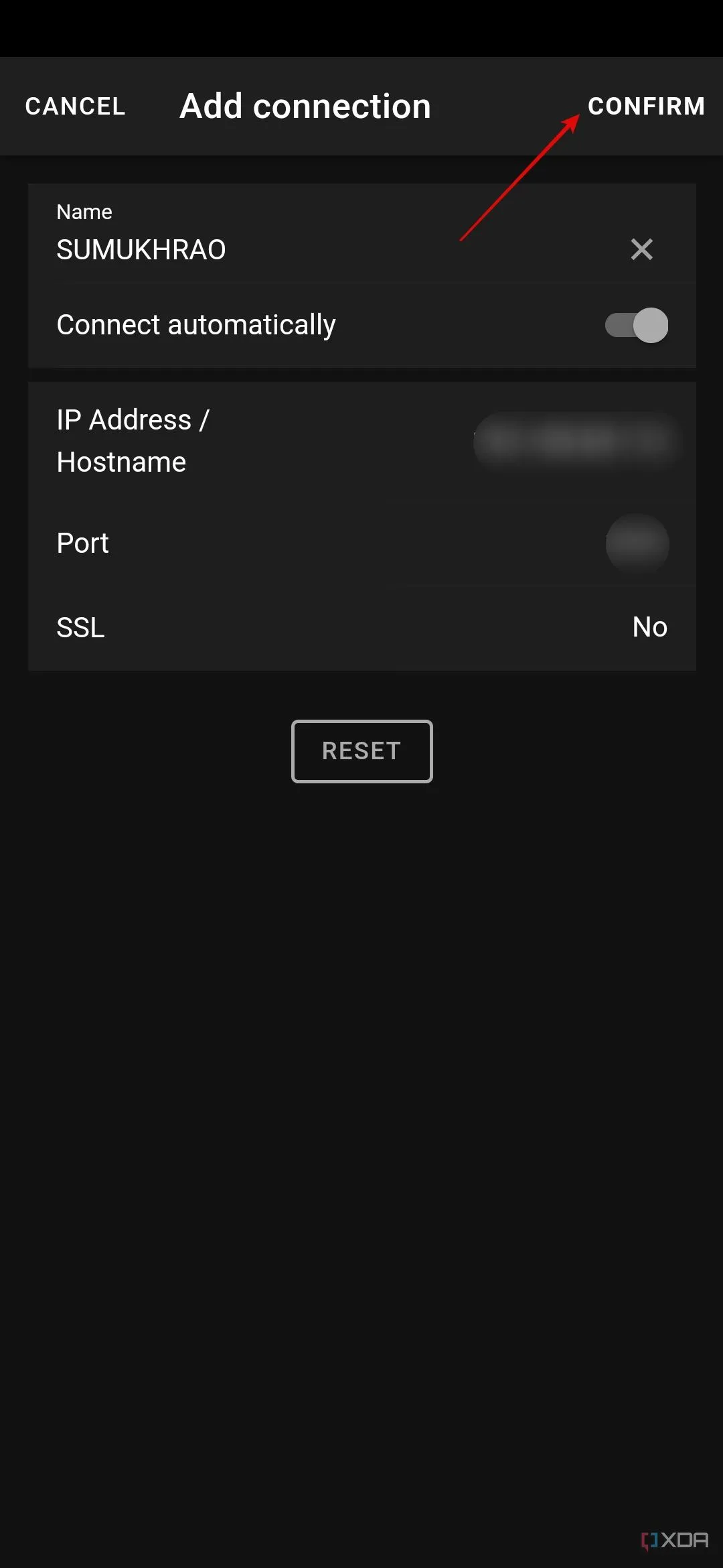 Màn hình xác nhận kết nối giữa điện thoại và PC trong Macro Deck, hiển thị thông tin IP và Port, cùng tùy chọn 'Connect automatically' và nút 'Confirm'.