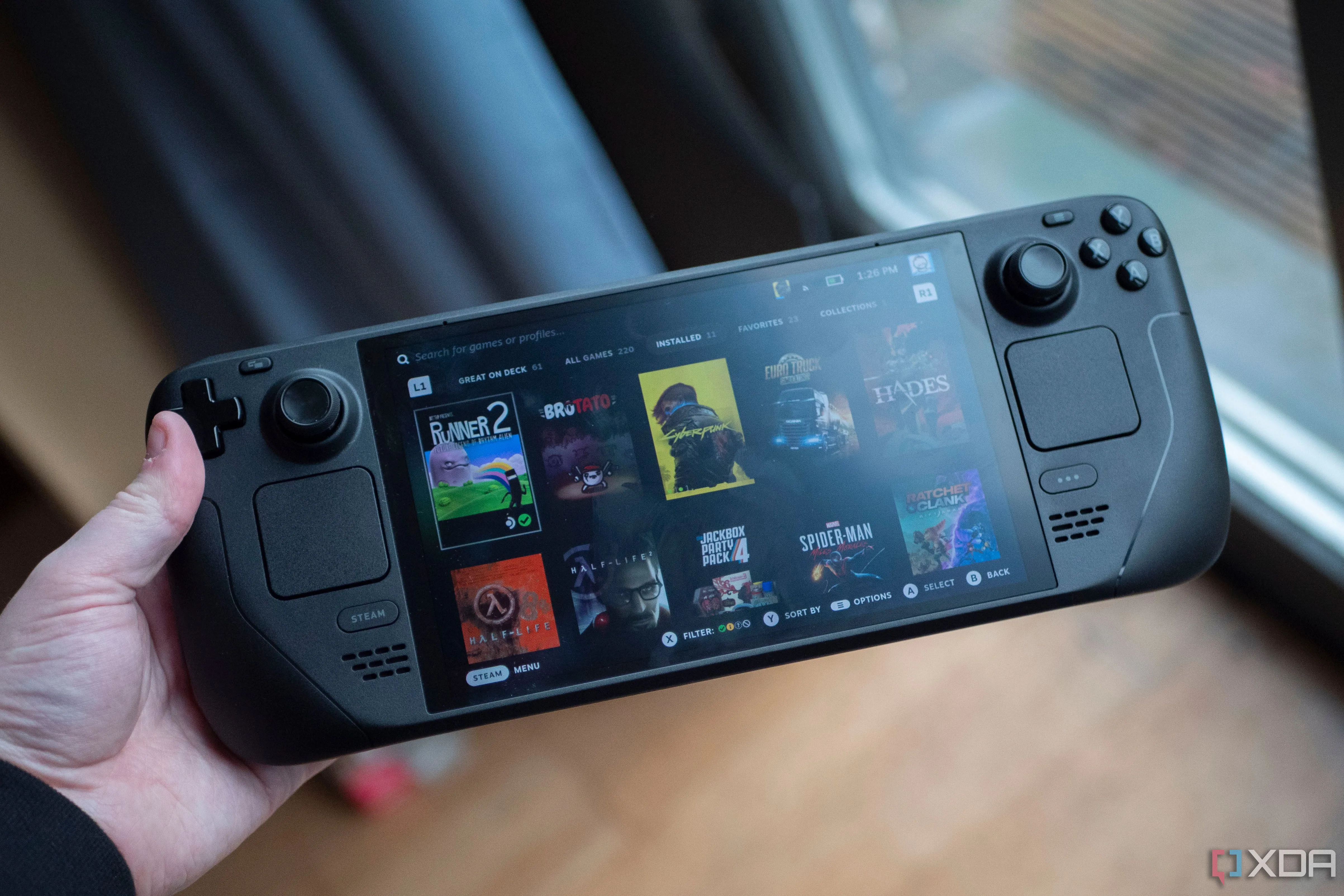 Máy chơi game cầm tay Steam Deck OLED, thiết bị tiên phong thúc đẩy Gaming trên Linux