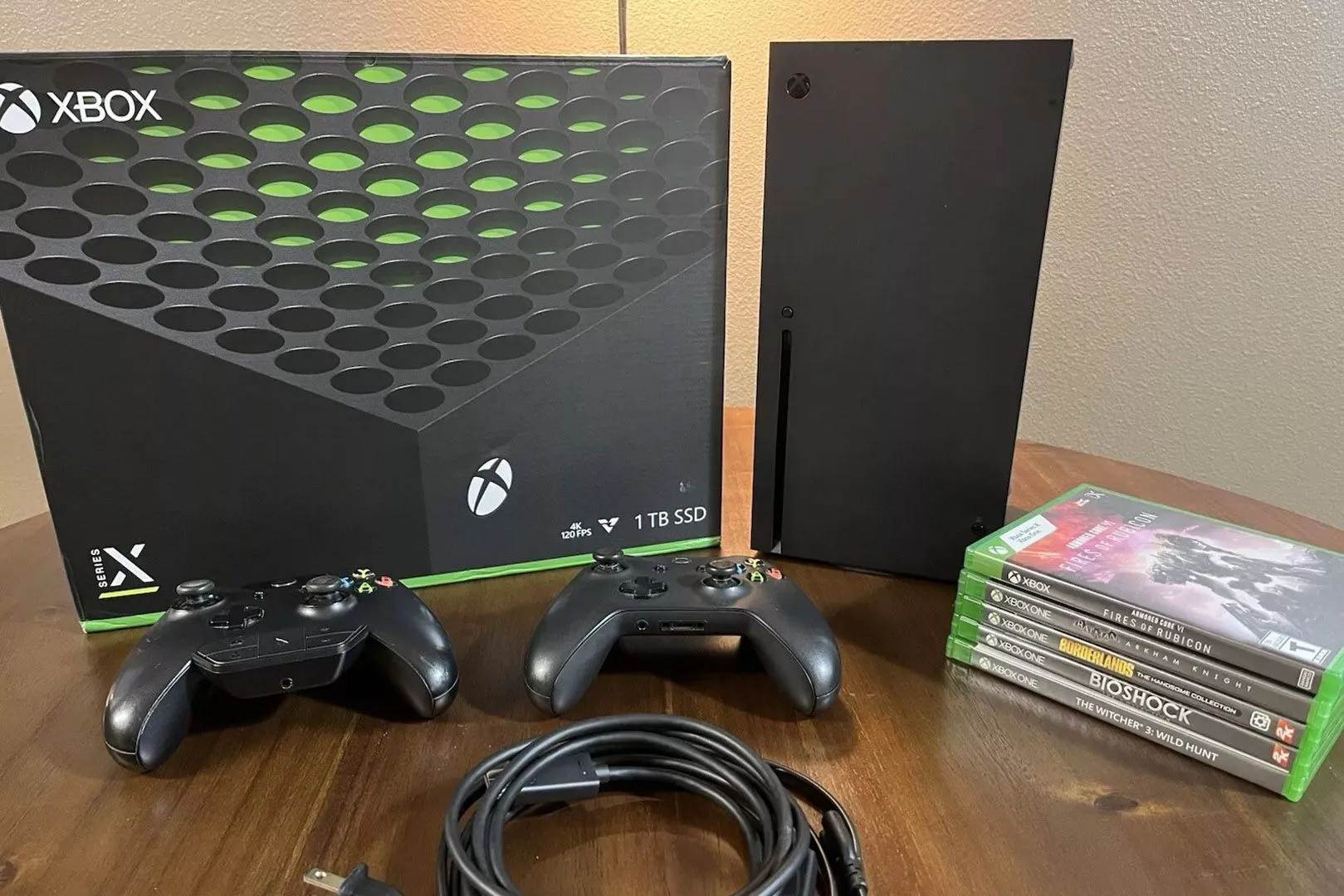 Máy chơi game Xbox Series X cùng bộ sưu tập trò chơi