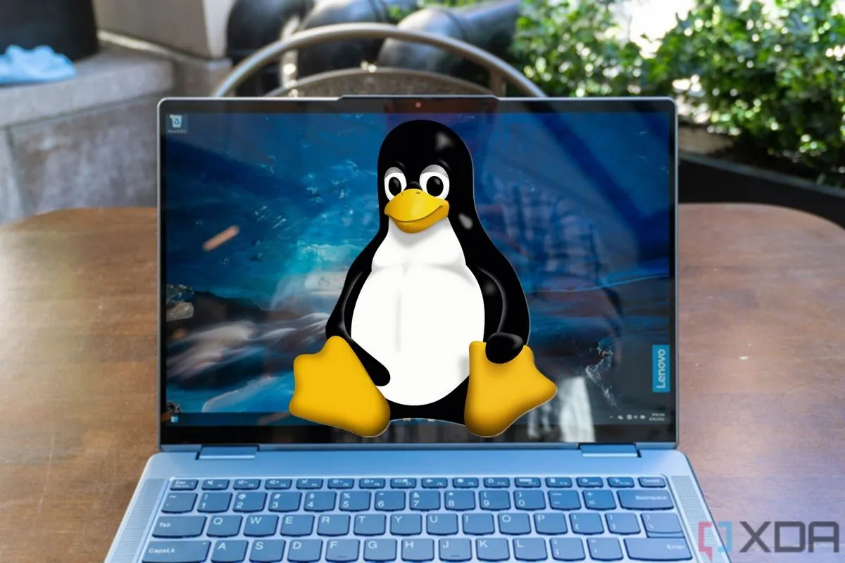 Máy tính Lenovo Yoga 7i với hệ điều hành Linux, một gợi ý từ LibreOffice khi Microsoft ngừng hỗ trợ Windows 10.