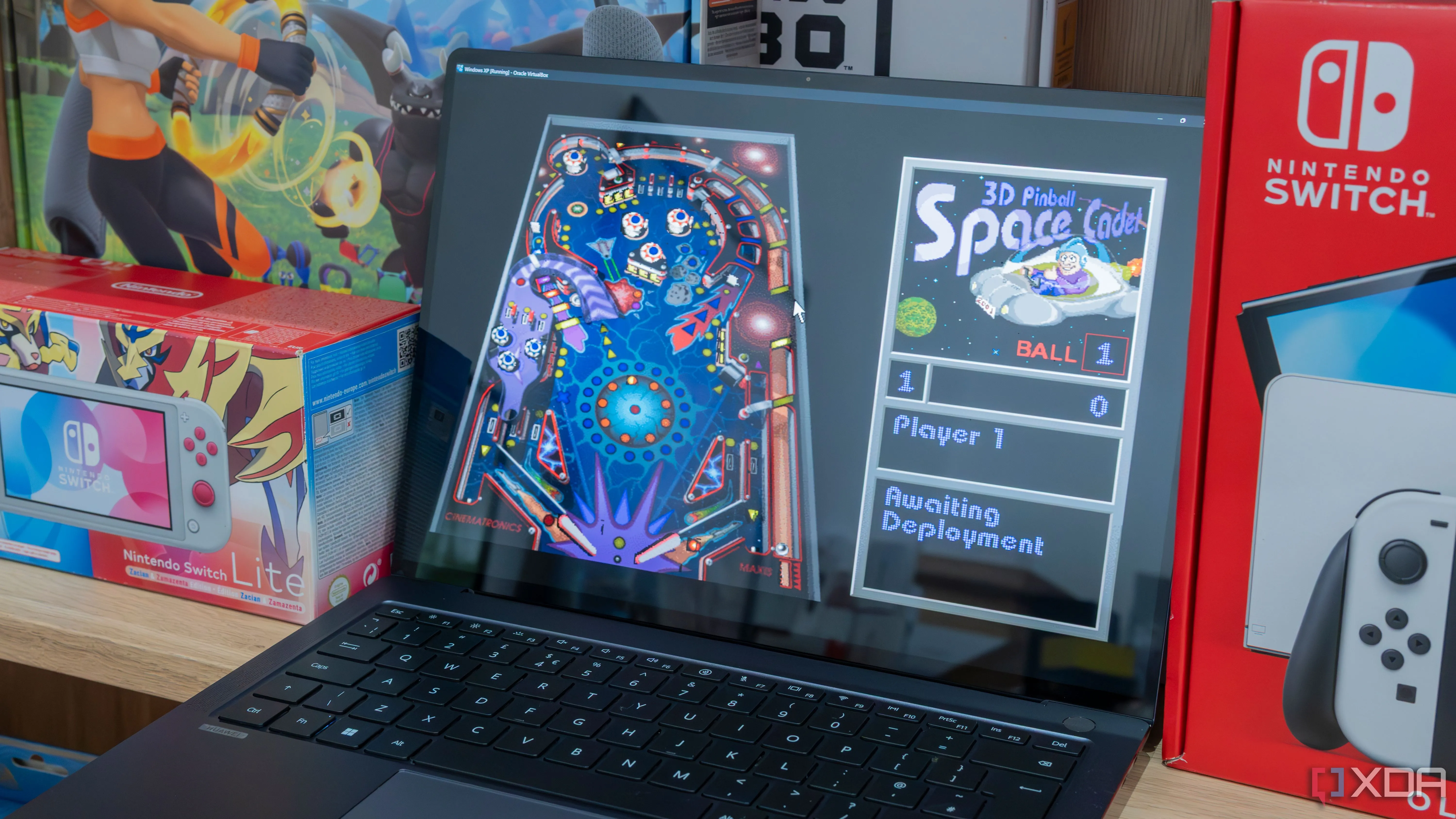 Máy tính xách tay chạy game Pinball Space Cadet trên giao diện Windows XP cổ điển