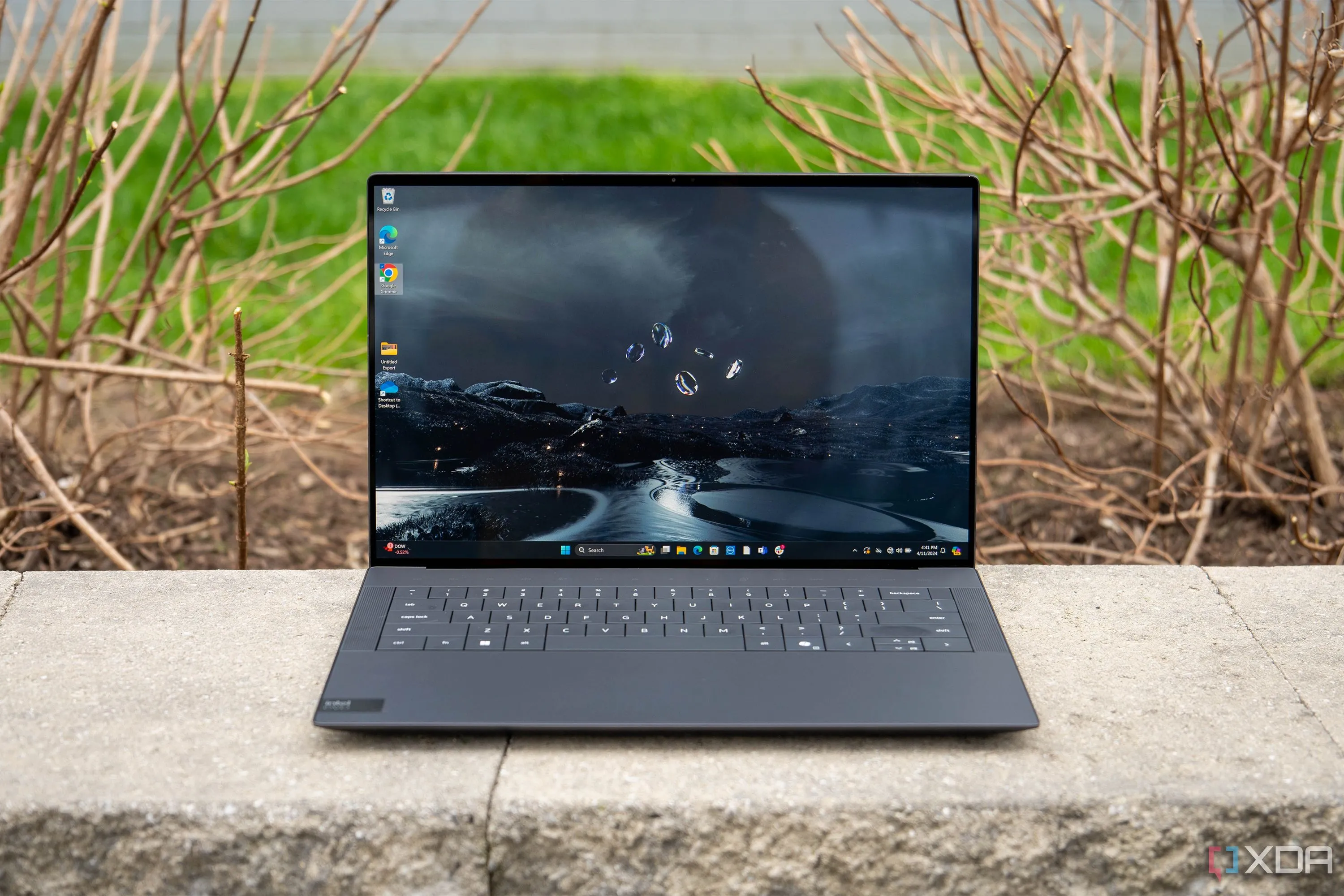 Máy tính xách tay Dell XPS 14, tượng trưng cho thiết bị cá nhân cần được bảo vệ khỏi mã độc